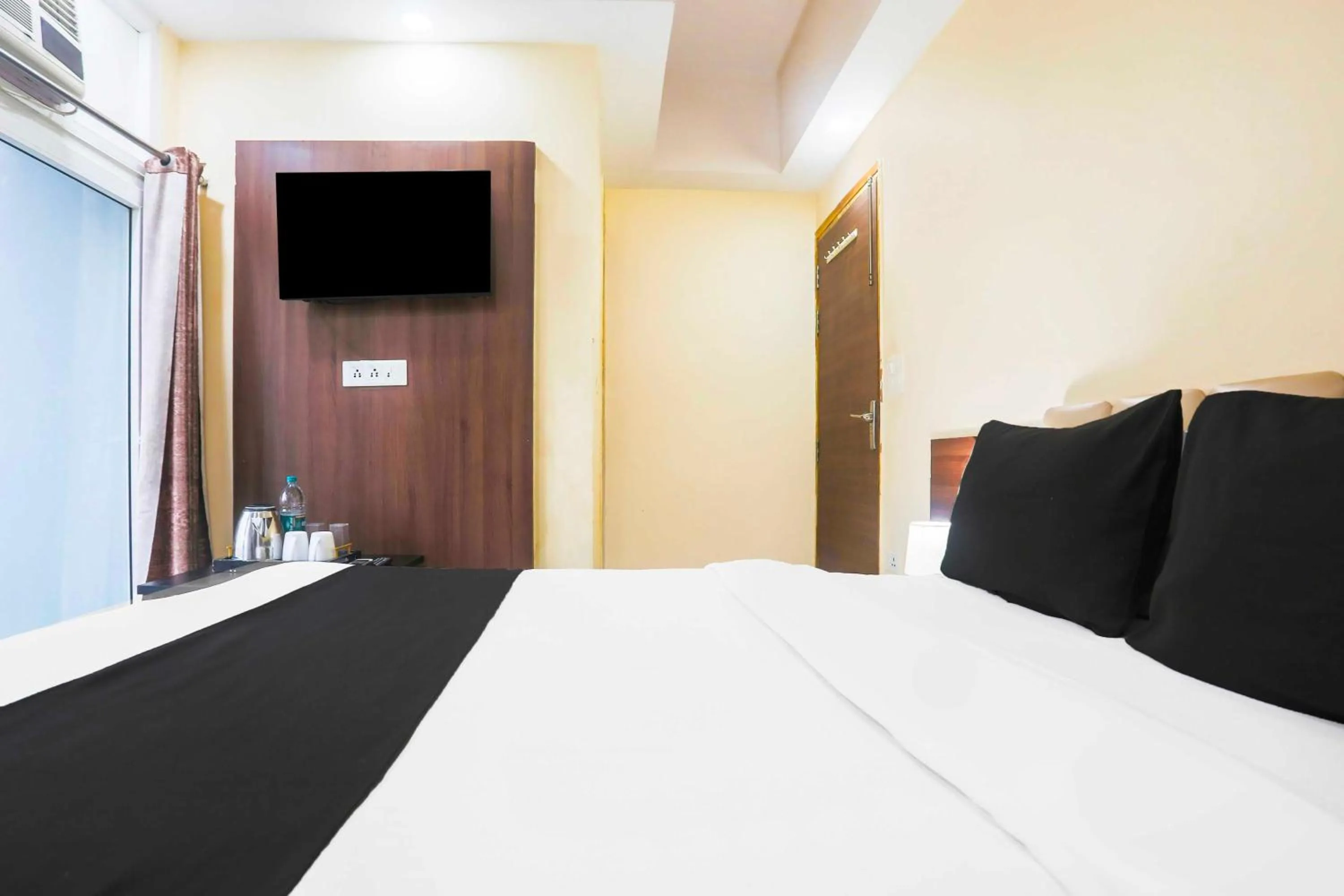 Bedroom in Super Collection O Sector 44 Near Botanical Garden