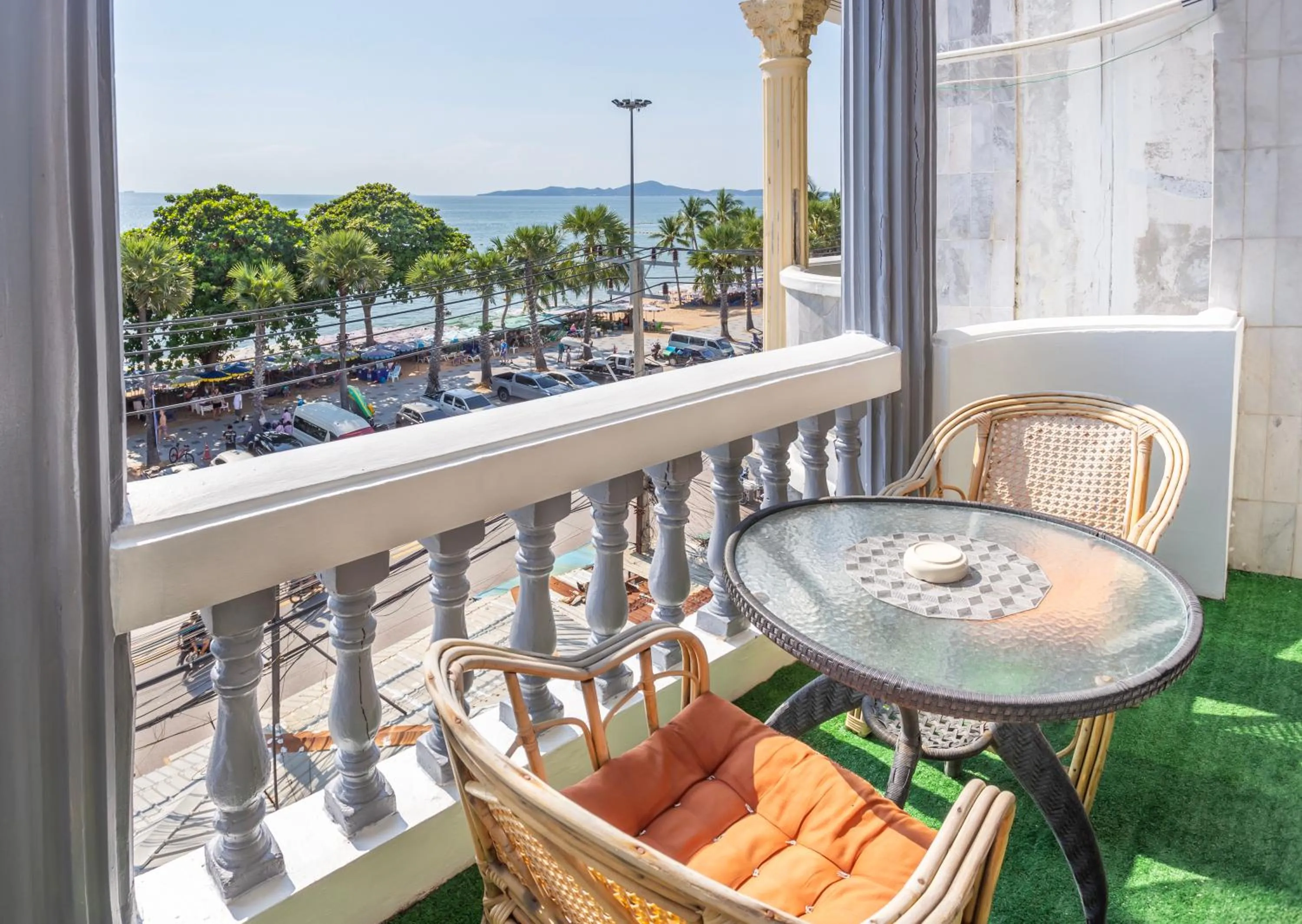 Day in Happy Vikings - Beachfront