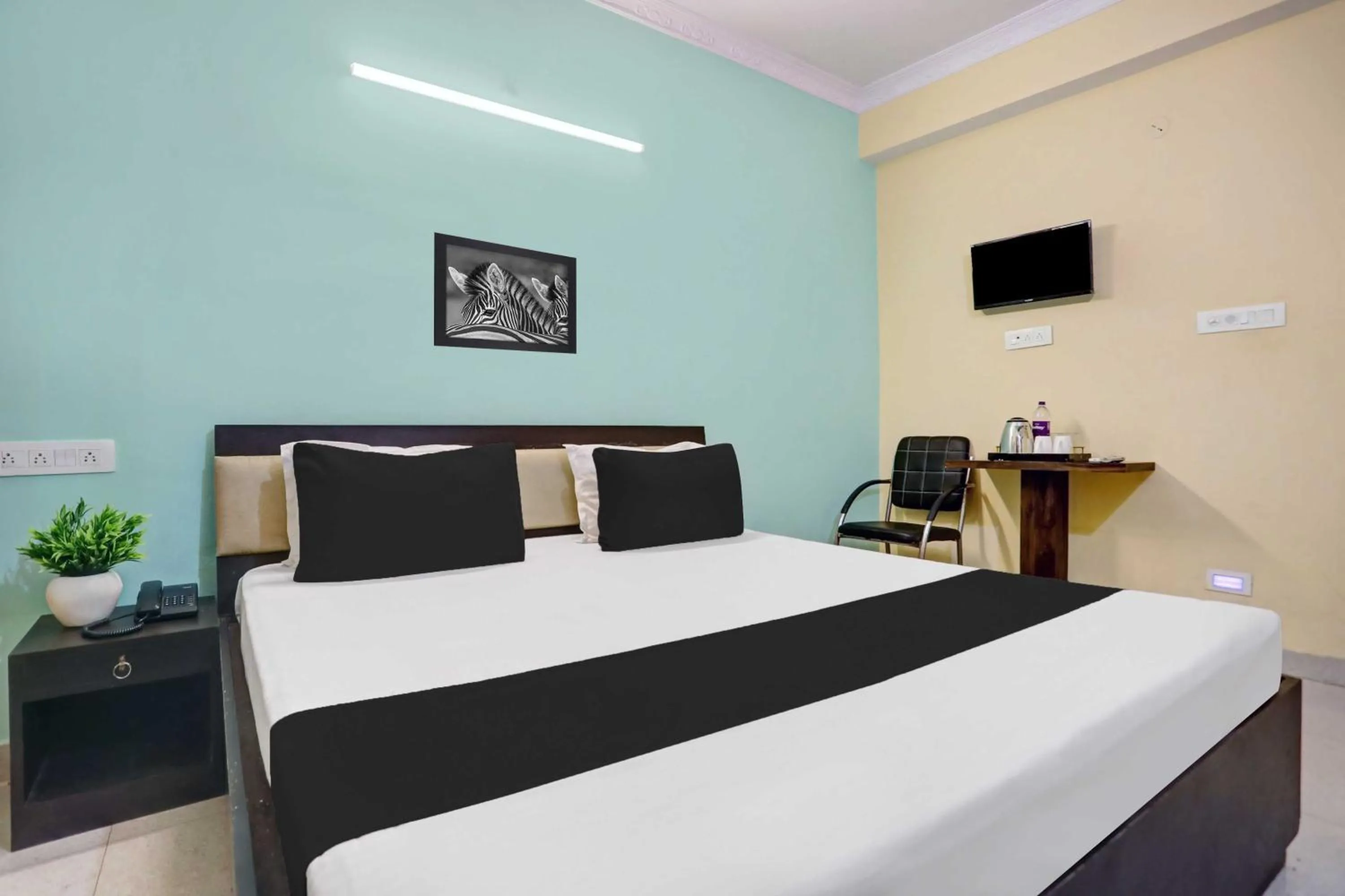 Bedroom, Bed in Hotel O Danapur Near Railway Station