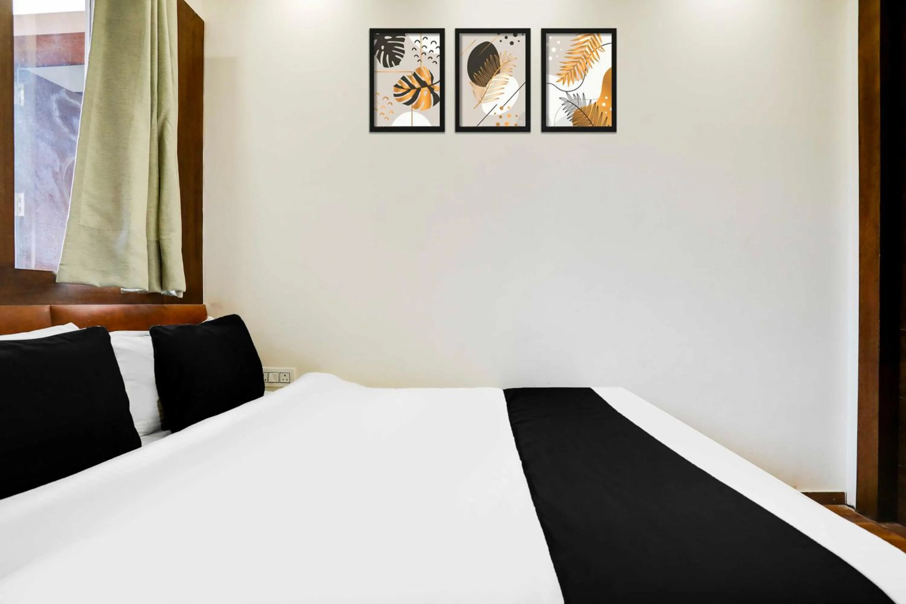 Bedroom, Bed in Hotel O Nainital Eco Cave Park