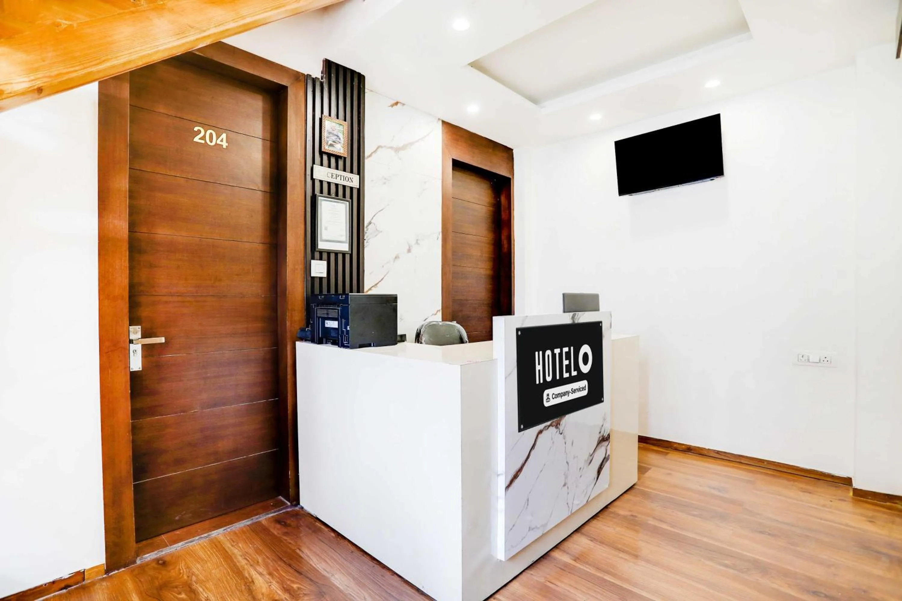 Lobby or reception in Hotel O Nainital Eco Cave Park