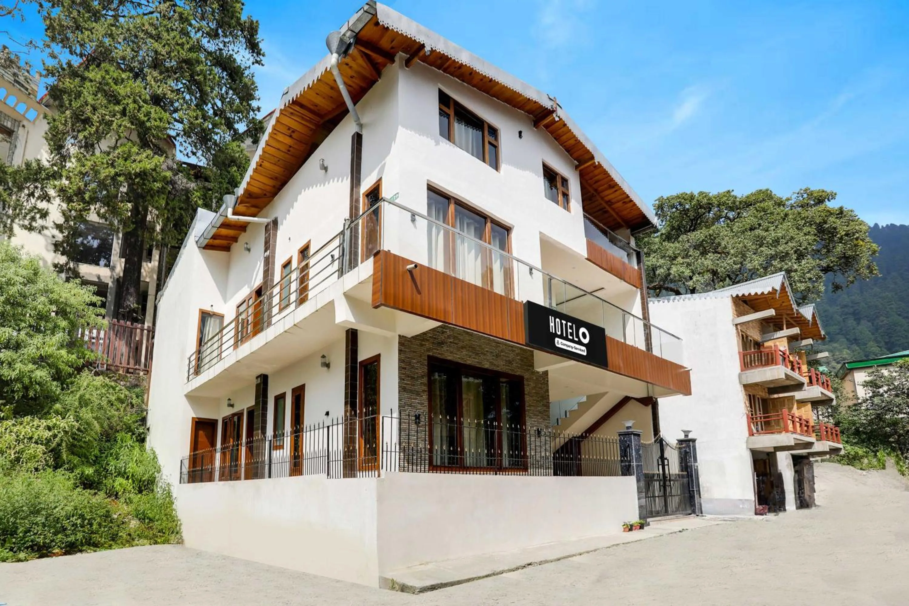 Facade/entrance in Hotel O Nainital Eco Cave Park
