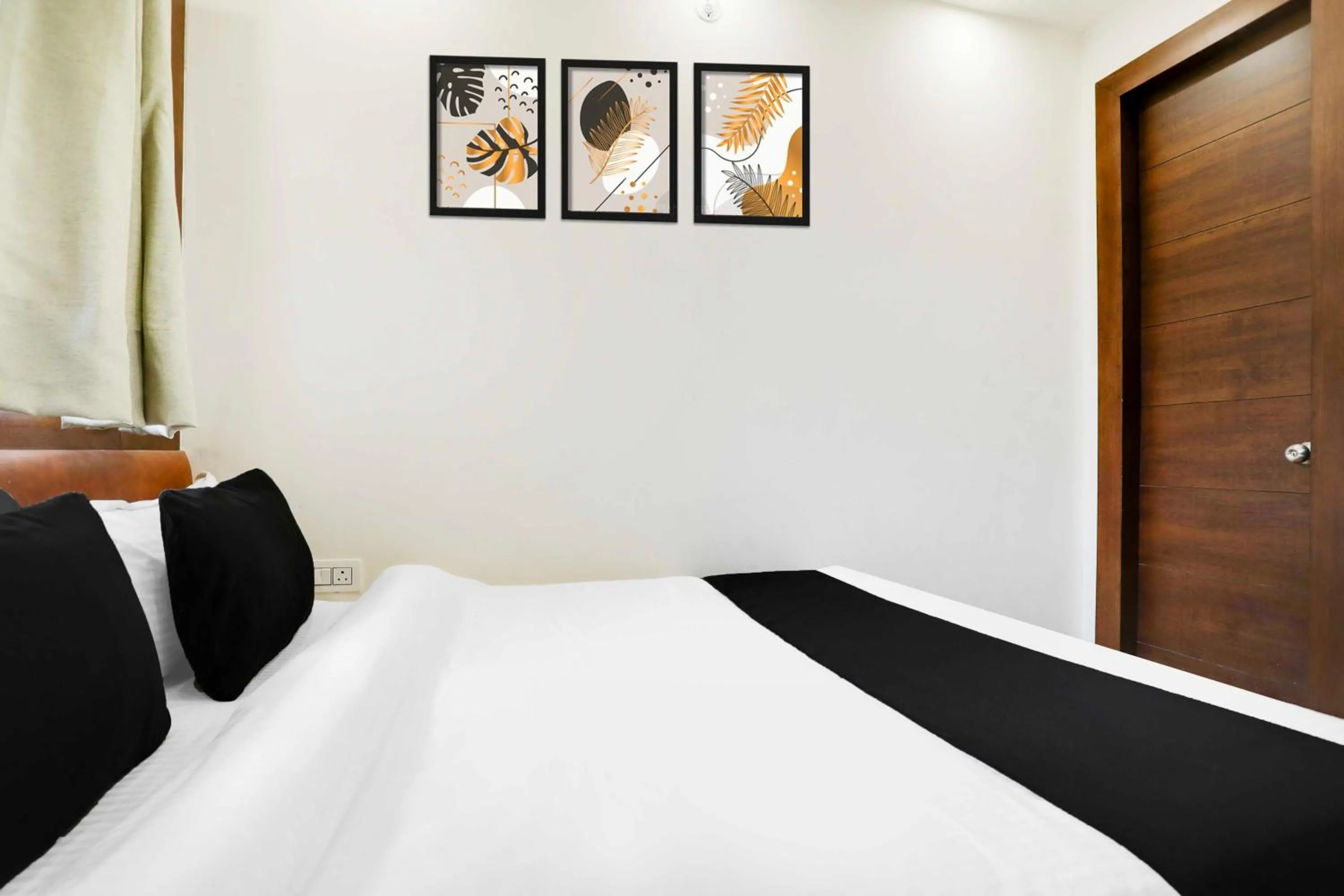 Bedroom, Bed in Hotel O Nainital Eco Cave Park