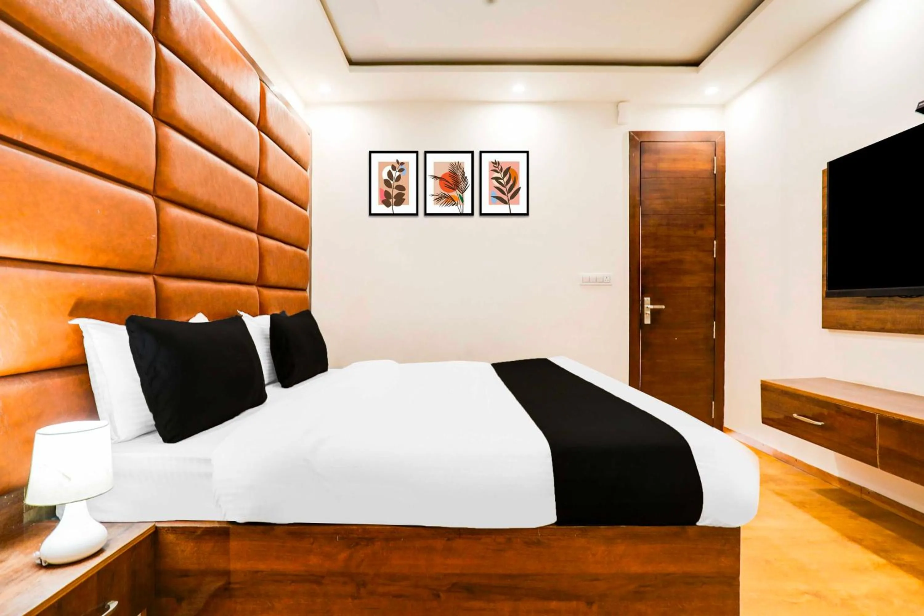 Bedroom, Bed in Hotel O Nainital Eco Cave Park