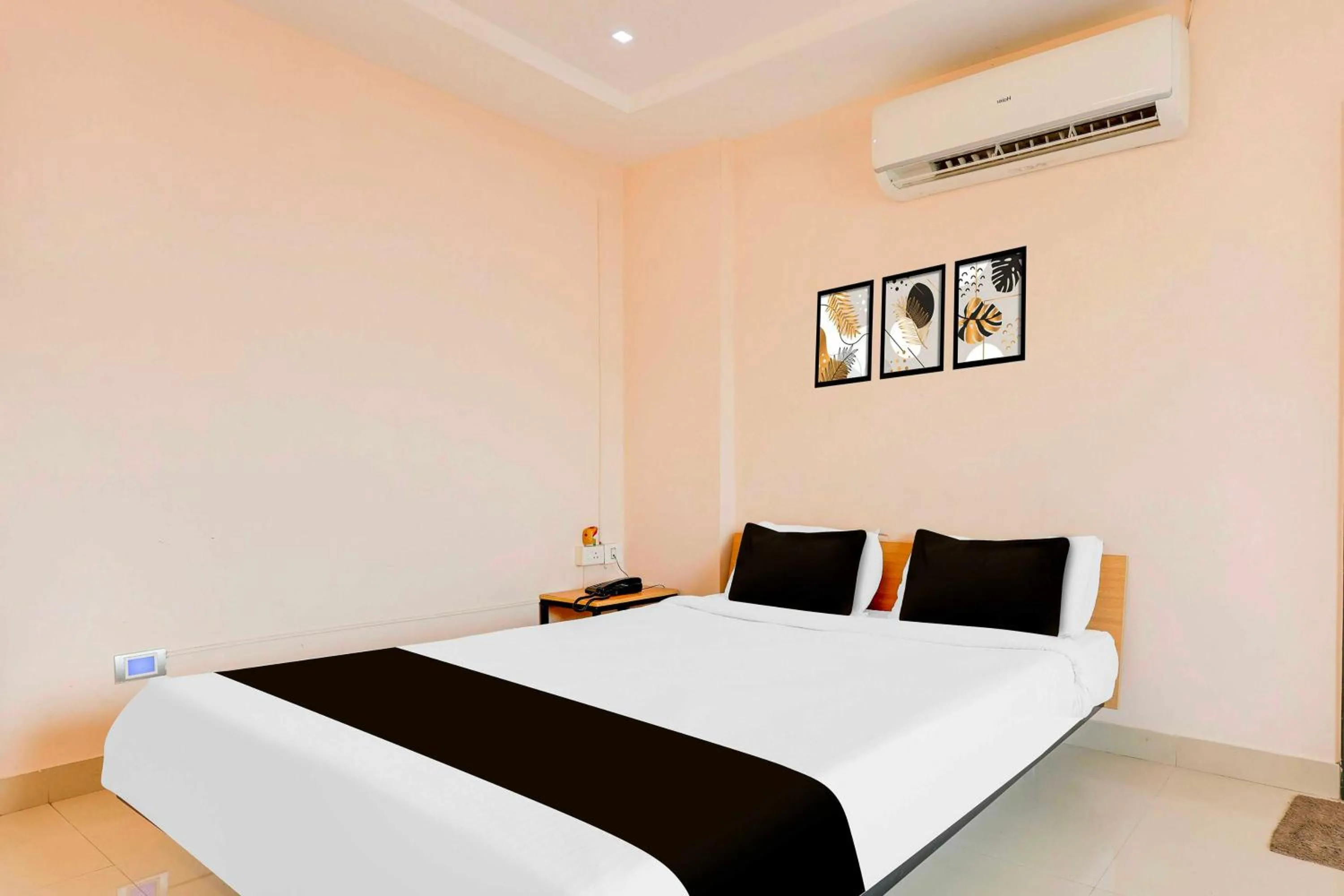 Bedroom, Bed in Hotel O Kakinada Town Junction