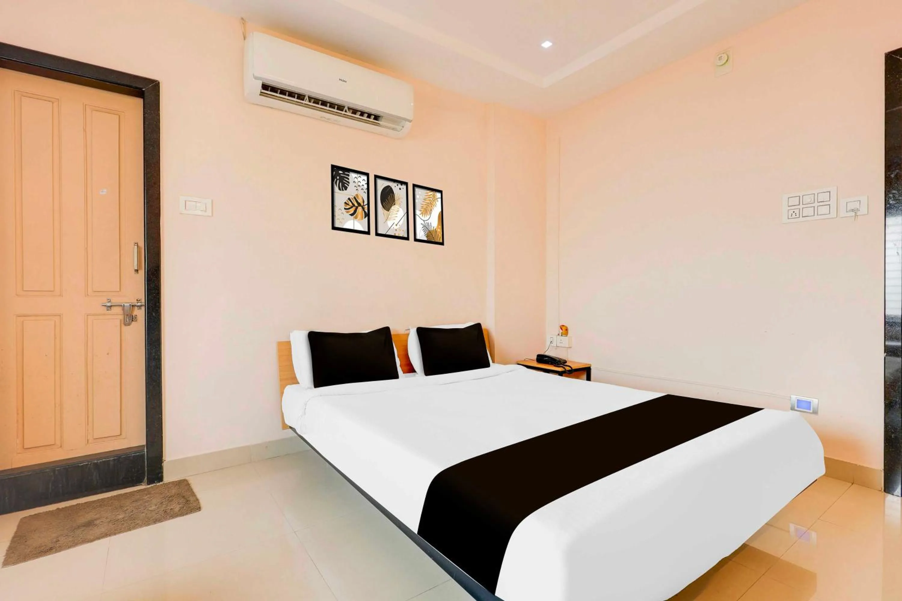 Bedroom, Bed in Hotel O Kakinada Town Junction