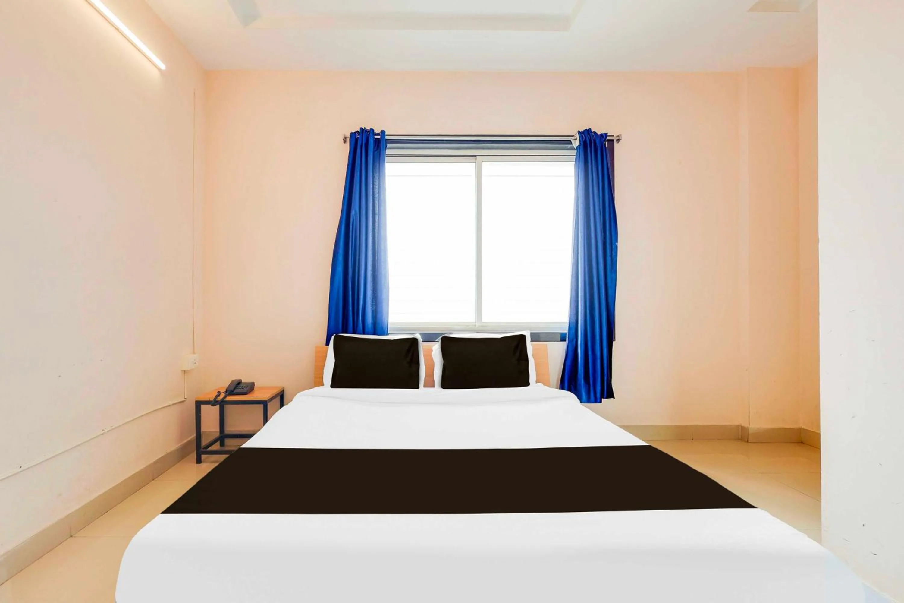 Bedroom, Bed in Hotel O Kakinada Town Junction