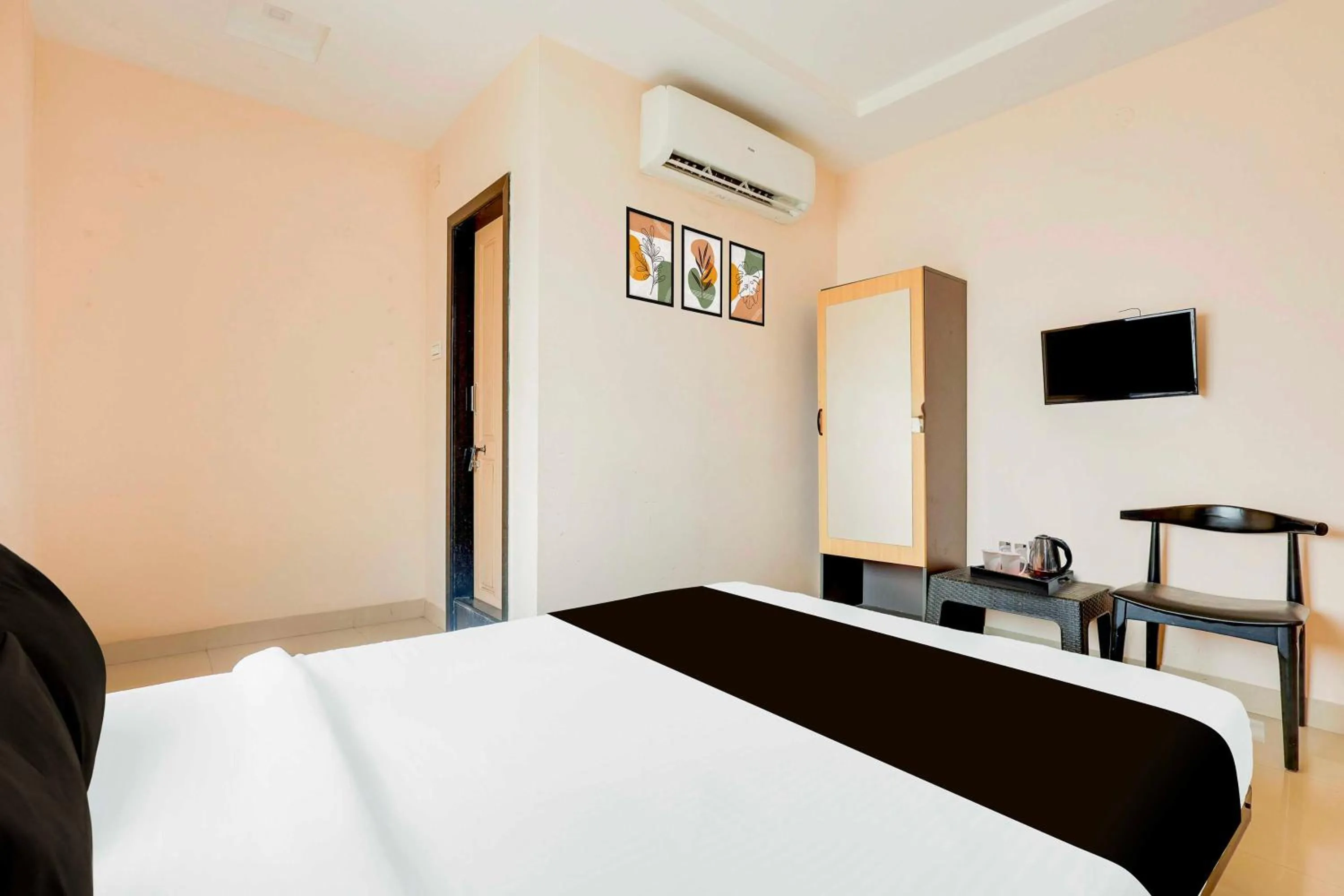 Bedroom, Bed in Hotel O Kakinada Town Junction
