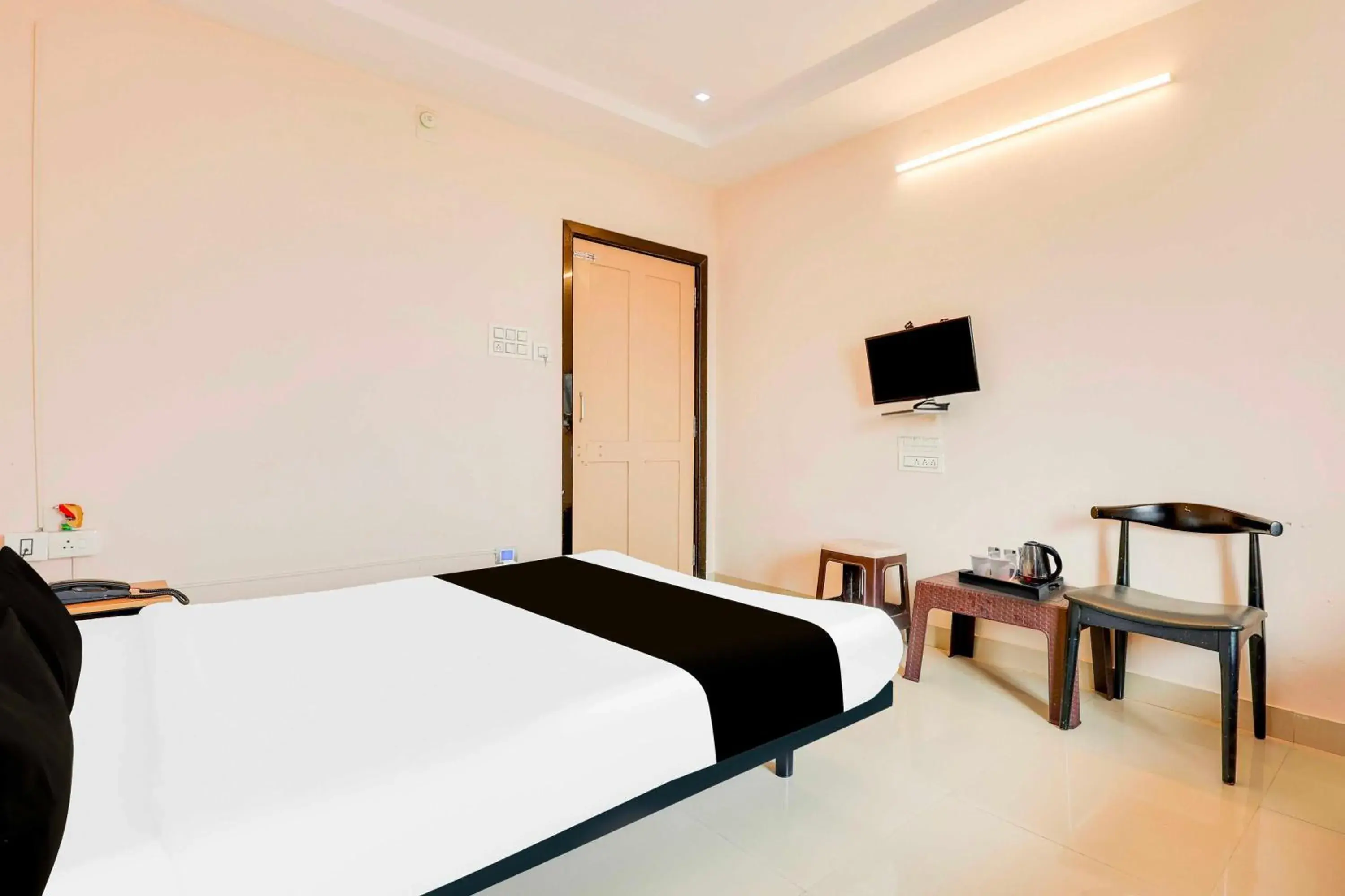 Standard Double Room - single occupancy in Hotel O Kakinada Town Junction Standard Double Room - single occupancy in Hotel O Kakinada Town Junction