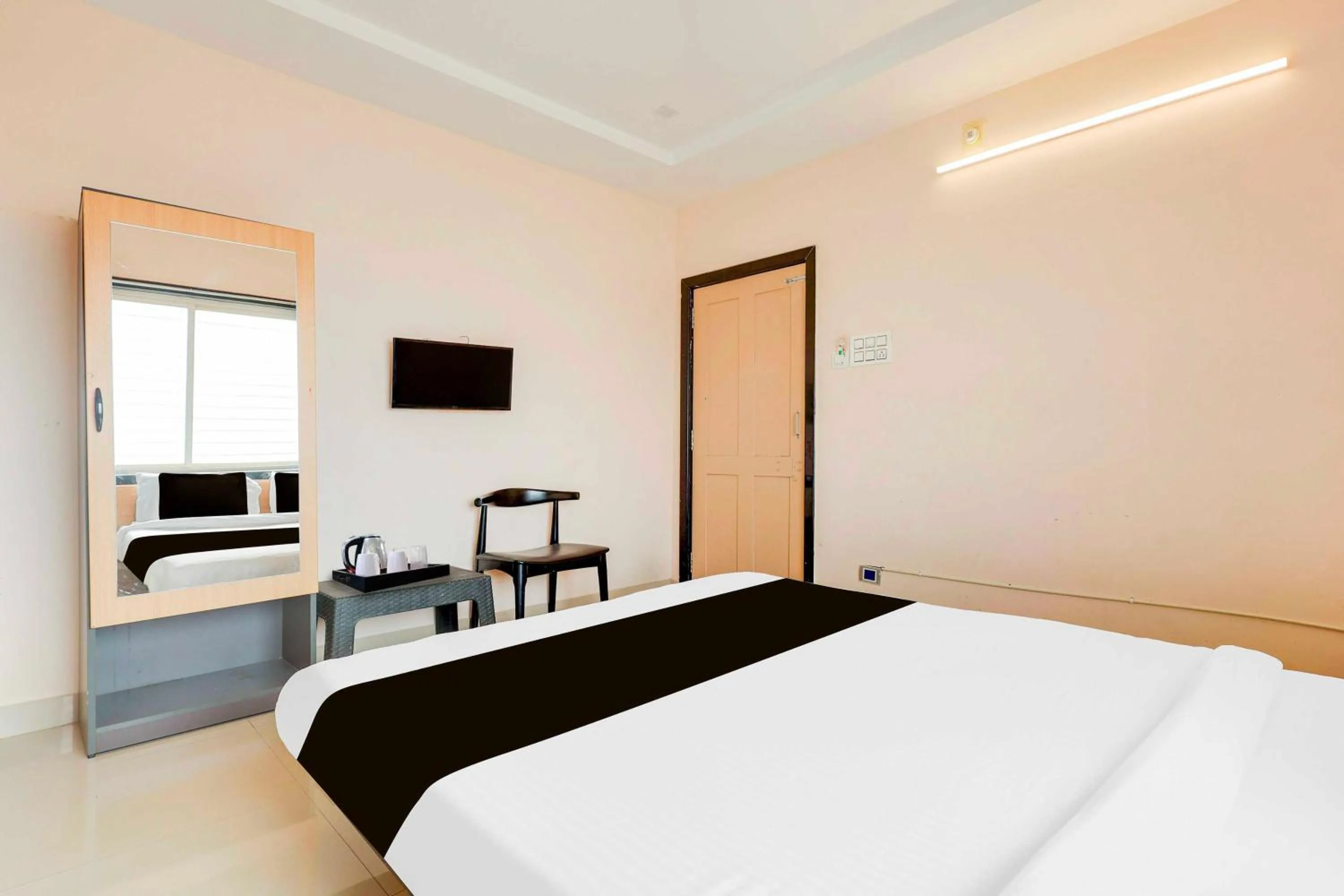Bedroom, Bed in Hotel O Kakinada Town Junction