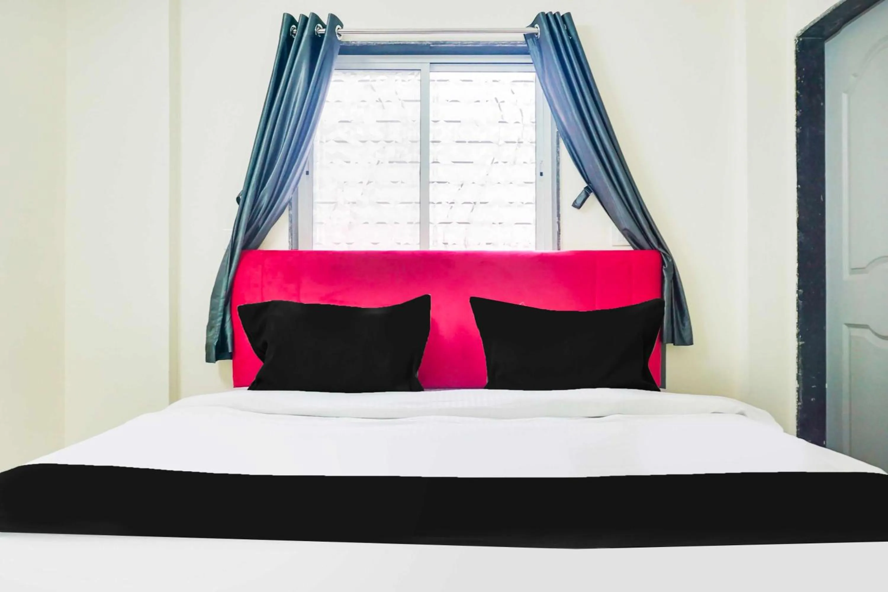 Bedroom, Bed in Hotel O Laxmi Chowk Hinjewadi