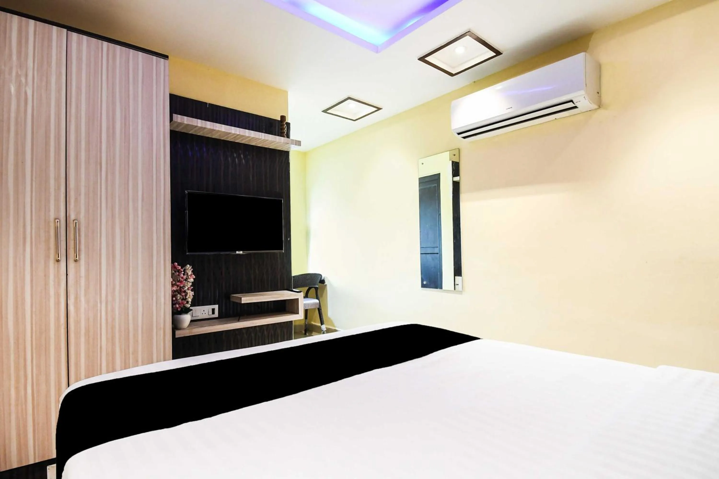 Bedroom, Bed in Hotel O Hirak Road Dhanbad