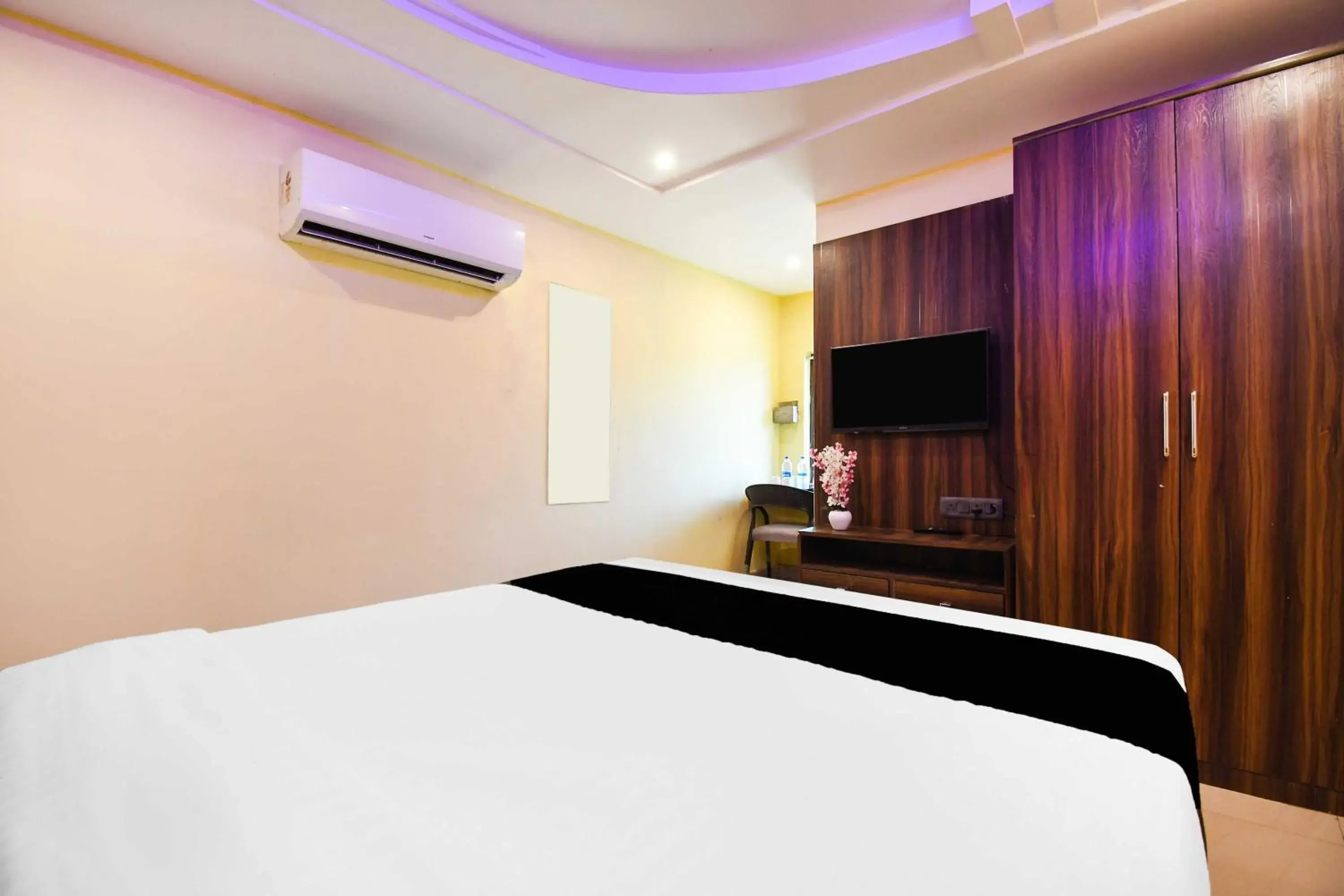 Bedroom, Bed in Hotel O Hirak Road Dhanbad Bedroom, Bed in Hotel O Hirak Road Dhanbad