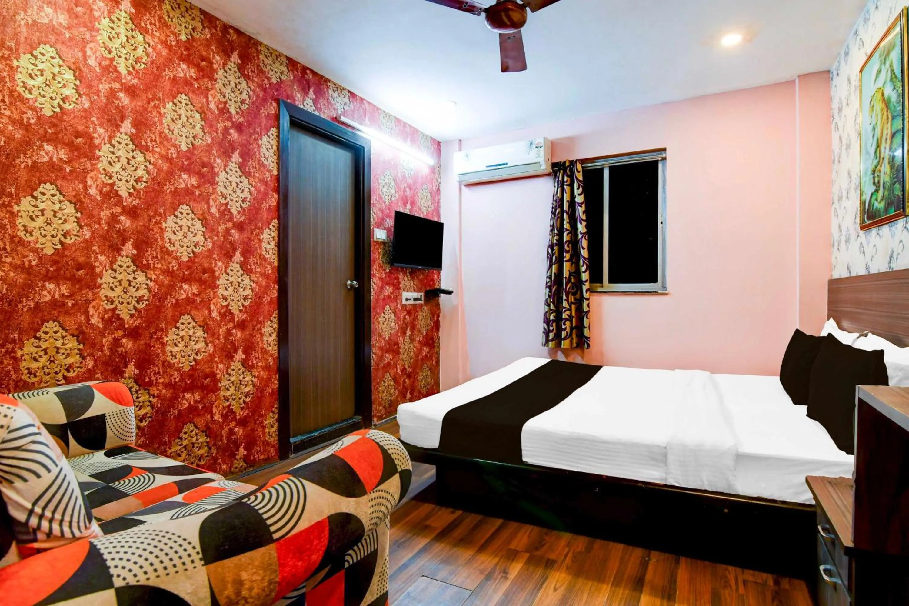 Bedroom, Bed in Super Hotel O Kolkata Quest Mall