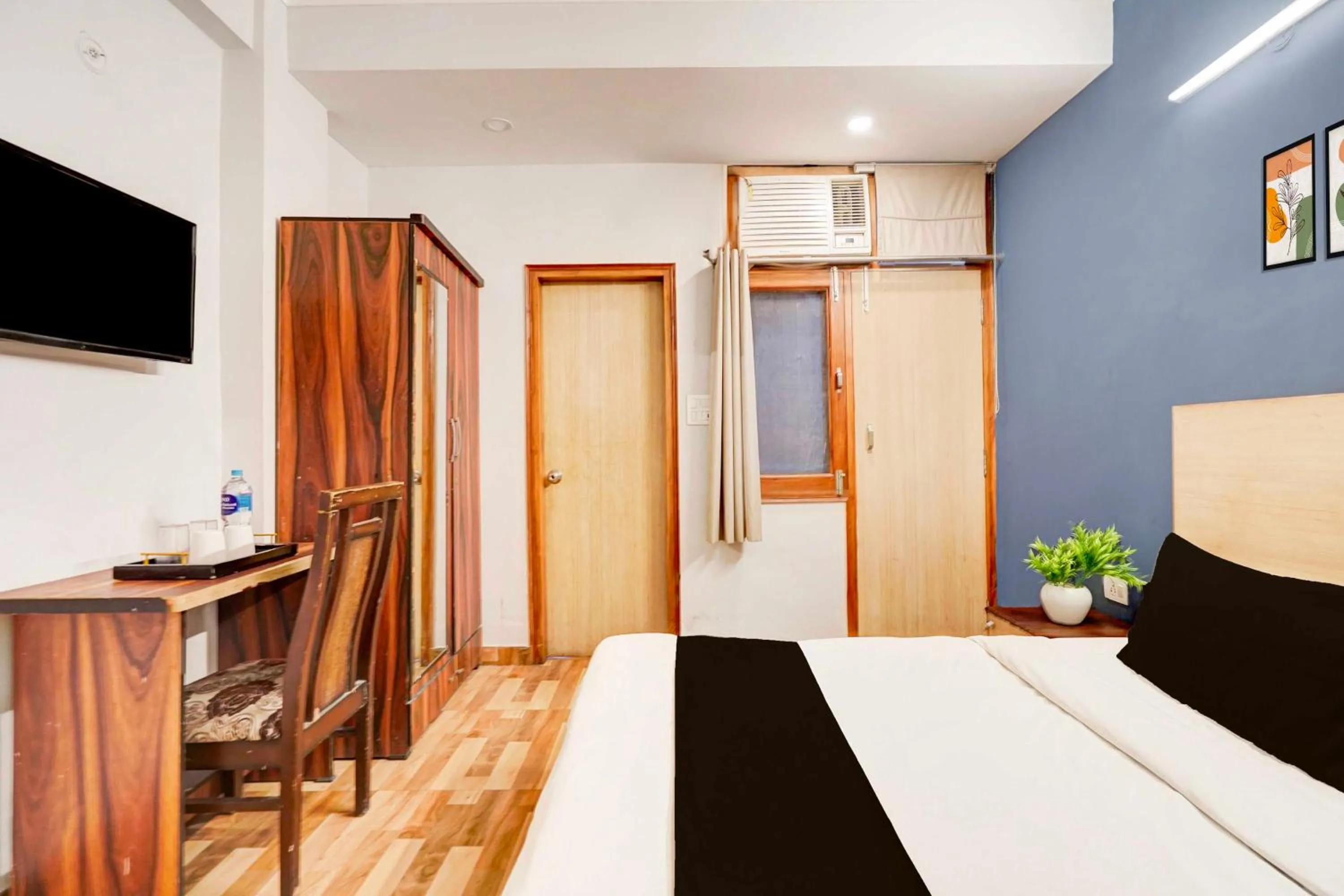 Bedroom, Bed in Hotel O Noida Sector 16 Metro Station