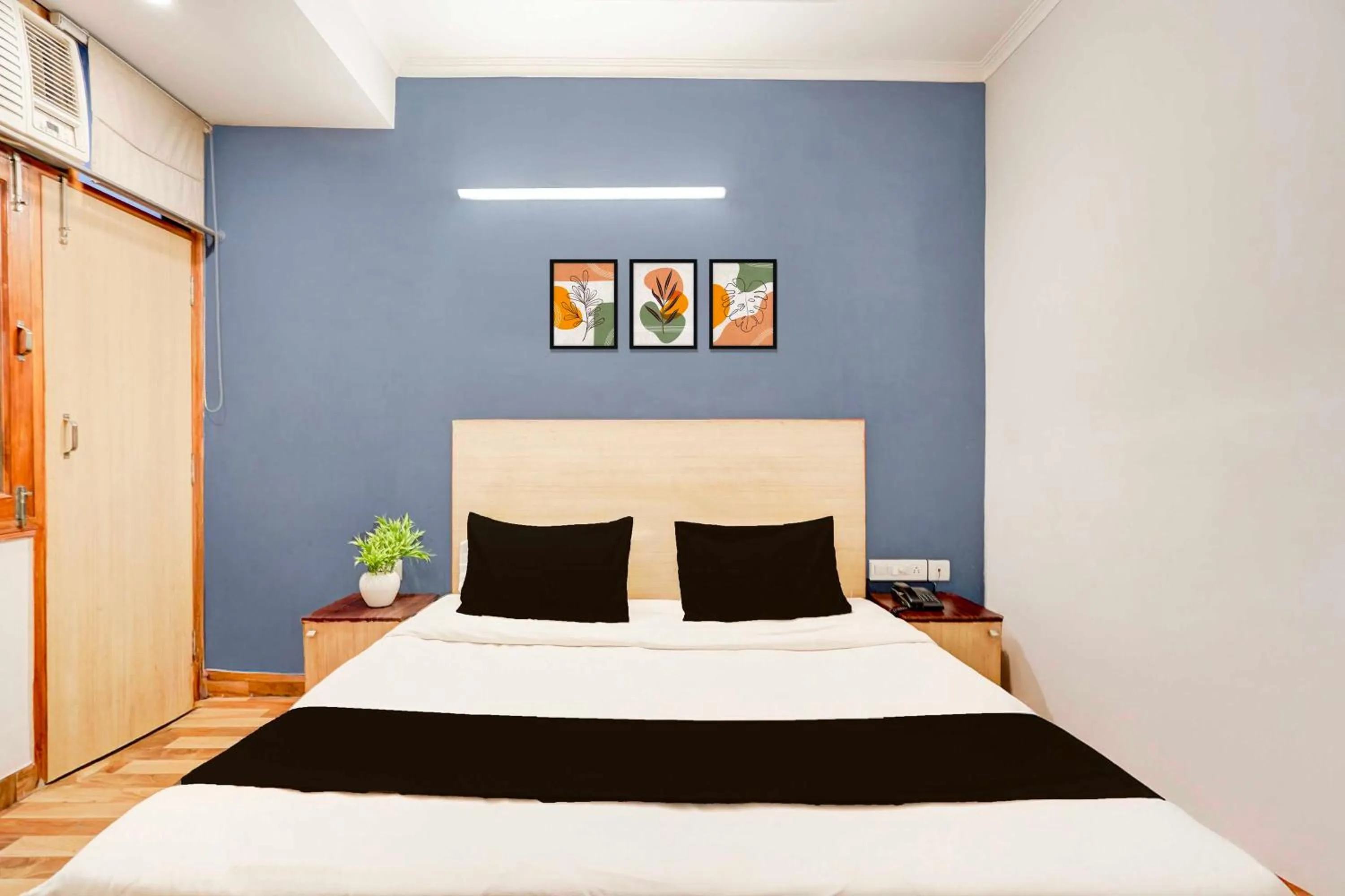 Bedroom, Bed in Hotel O Noida Sector 16 Metro Station