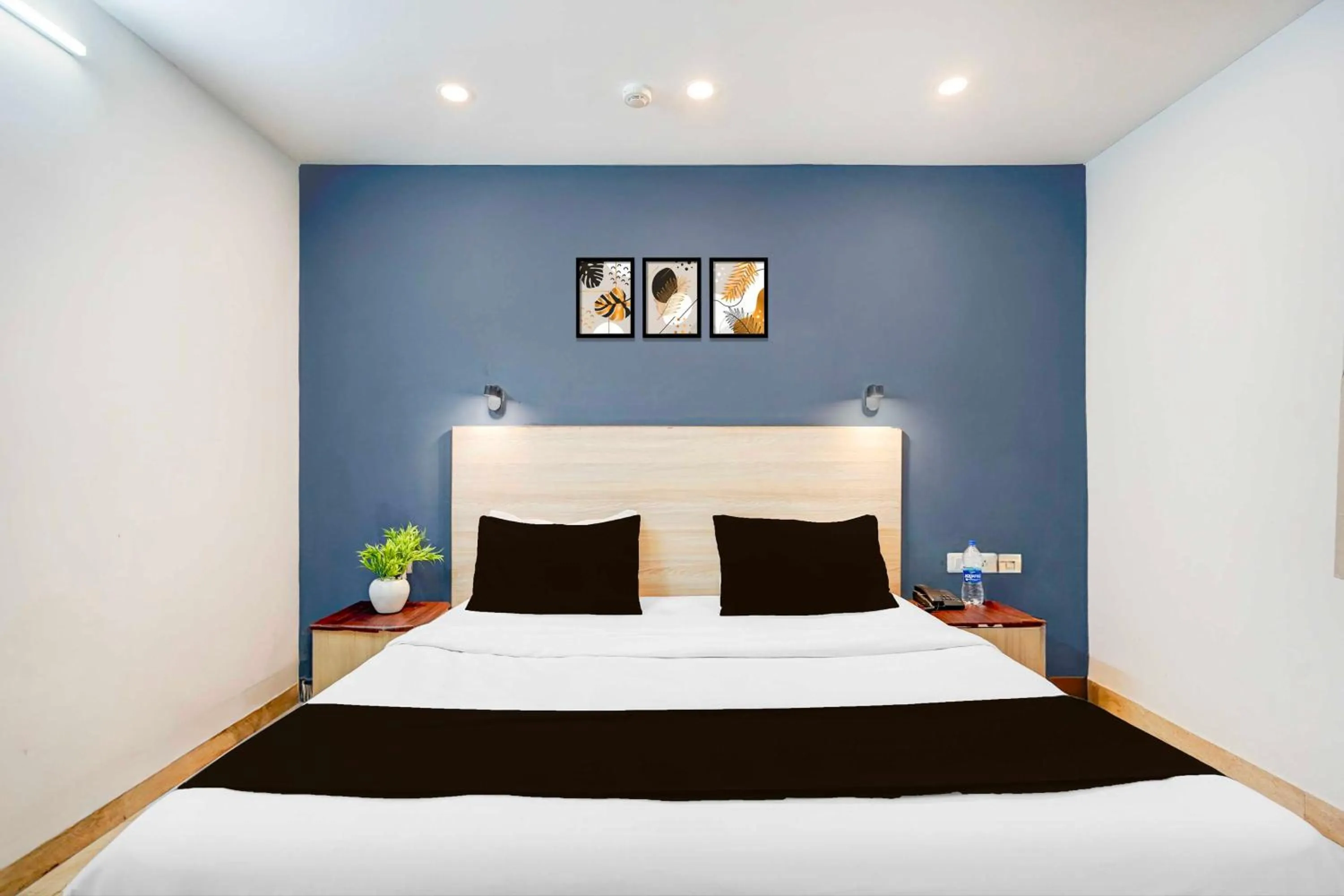 Bedroom, Bed in Hotel O Noida Sector 16 Metro Station