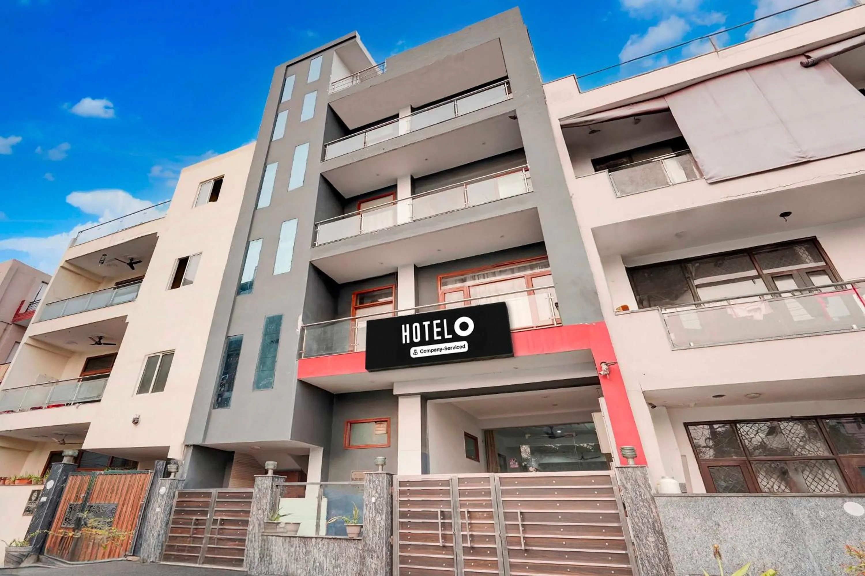 Facade/entrance in Hotel O Noida Sector 16 Metro Station