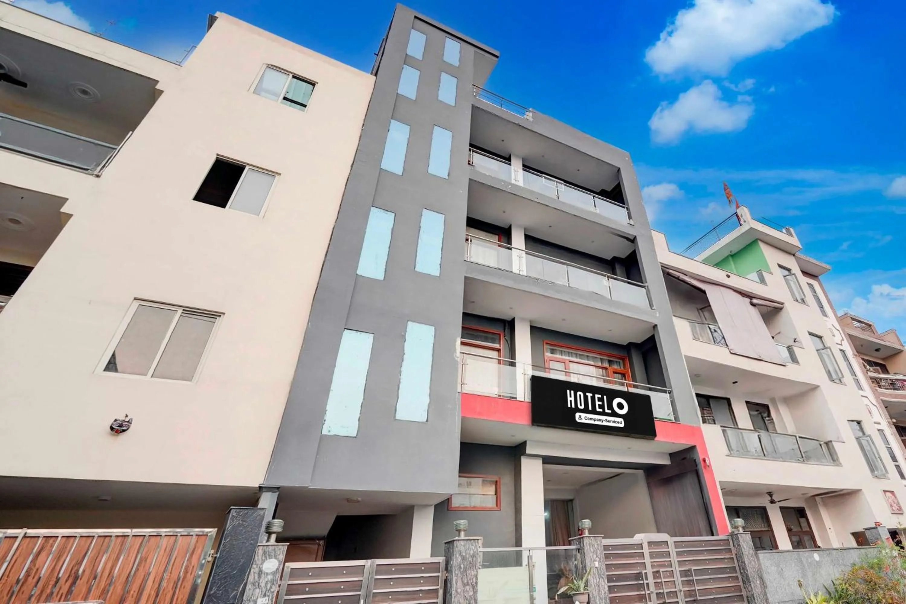 Facade/entrance in Hotel O Noida Sector 16 Metro Station