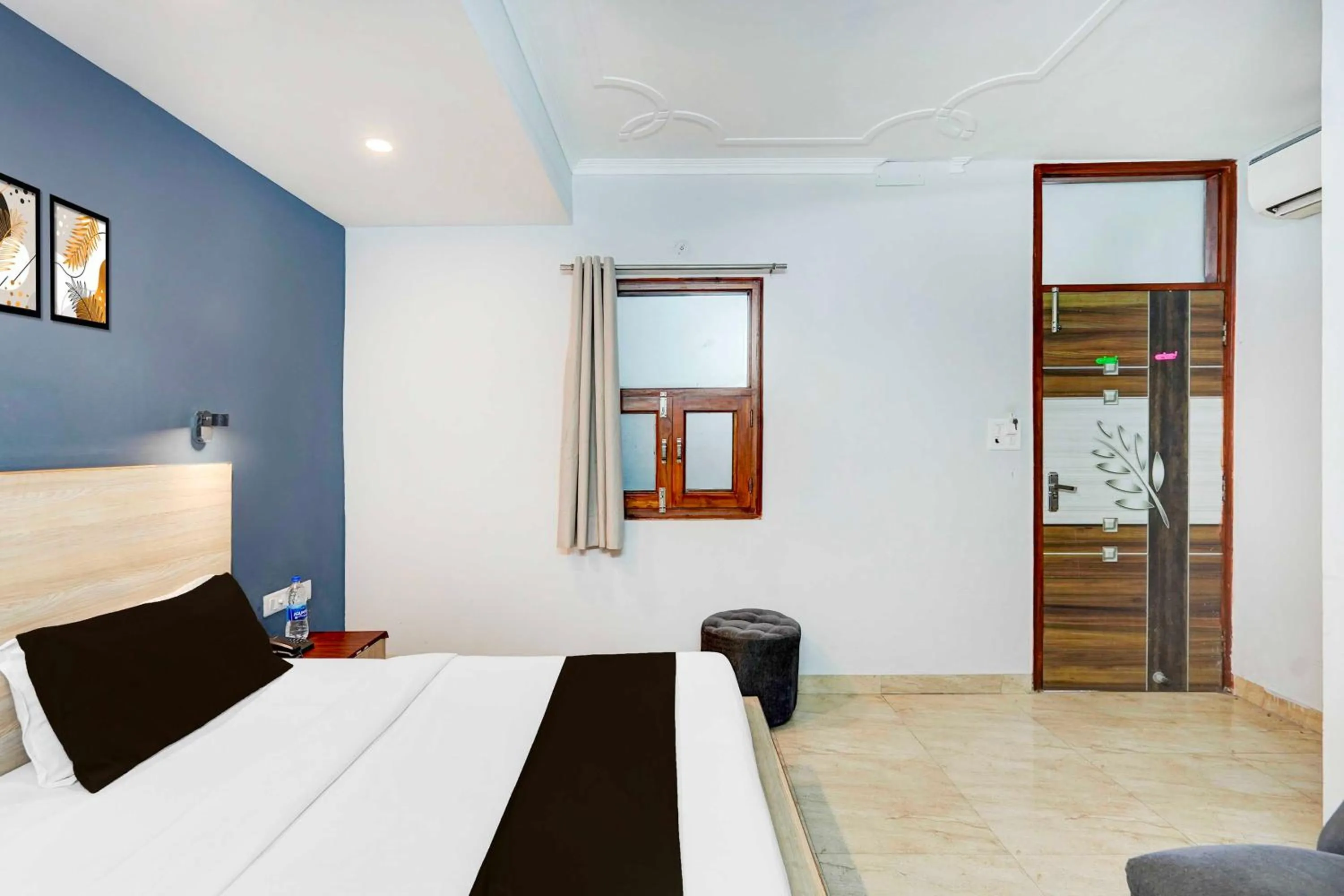 Bedroom, Bed in Hotel O Noida Sector 16 Metro Station