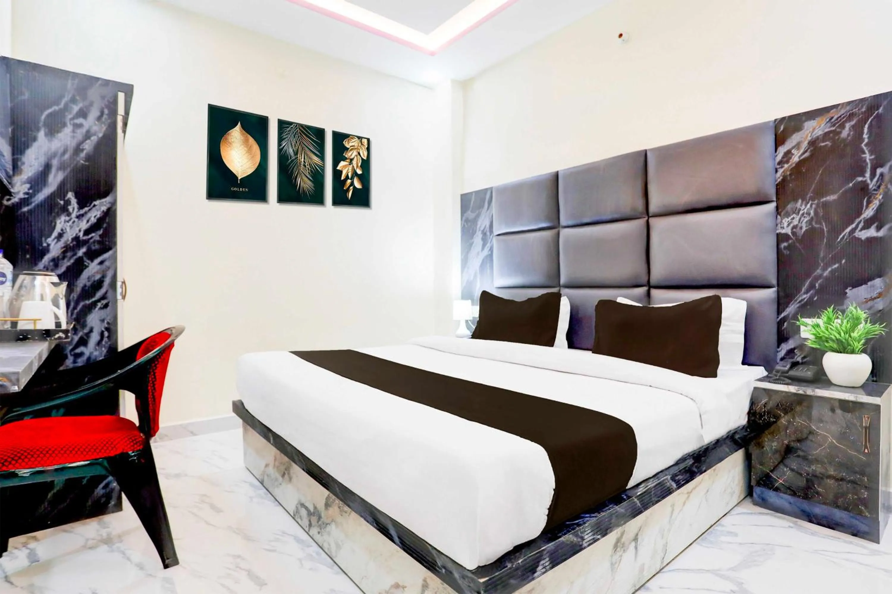 Bedroom, Bed in Hotel O Prayagraj Subedarganj Railway Station