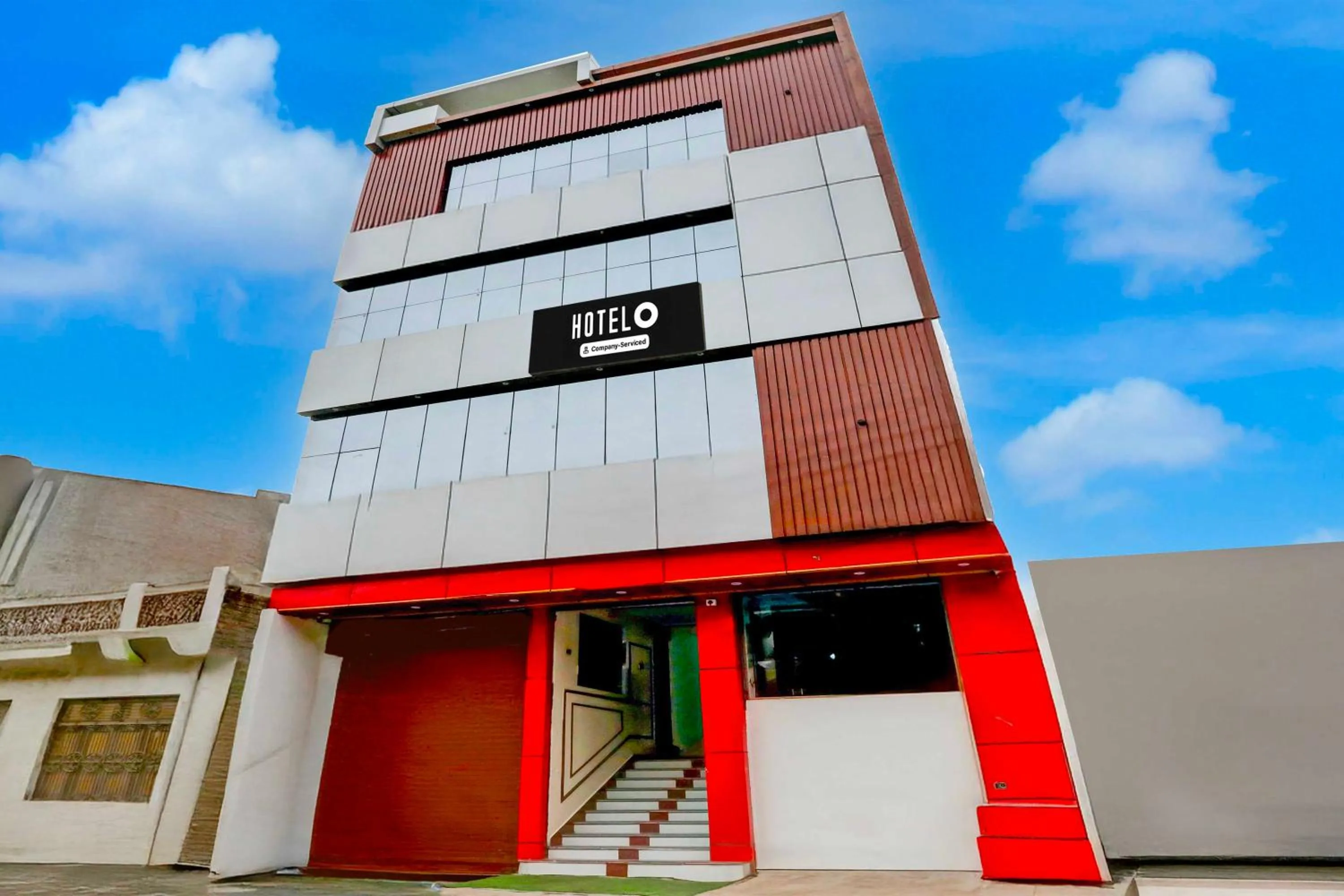 Facade/entrance in Hotel O Prayagraj Subedarganj Railway Station