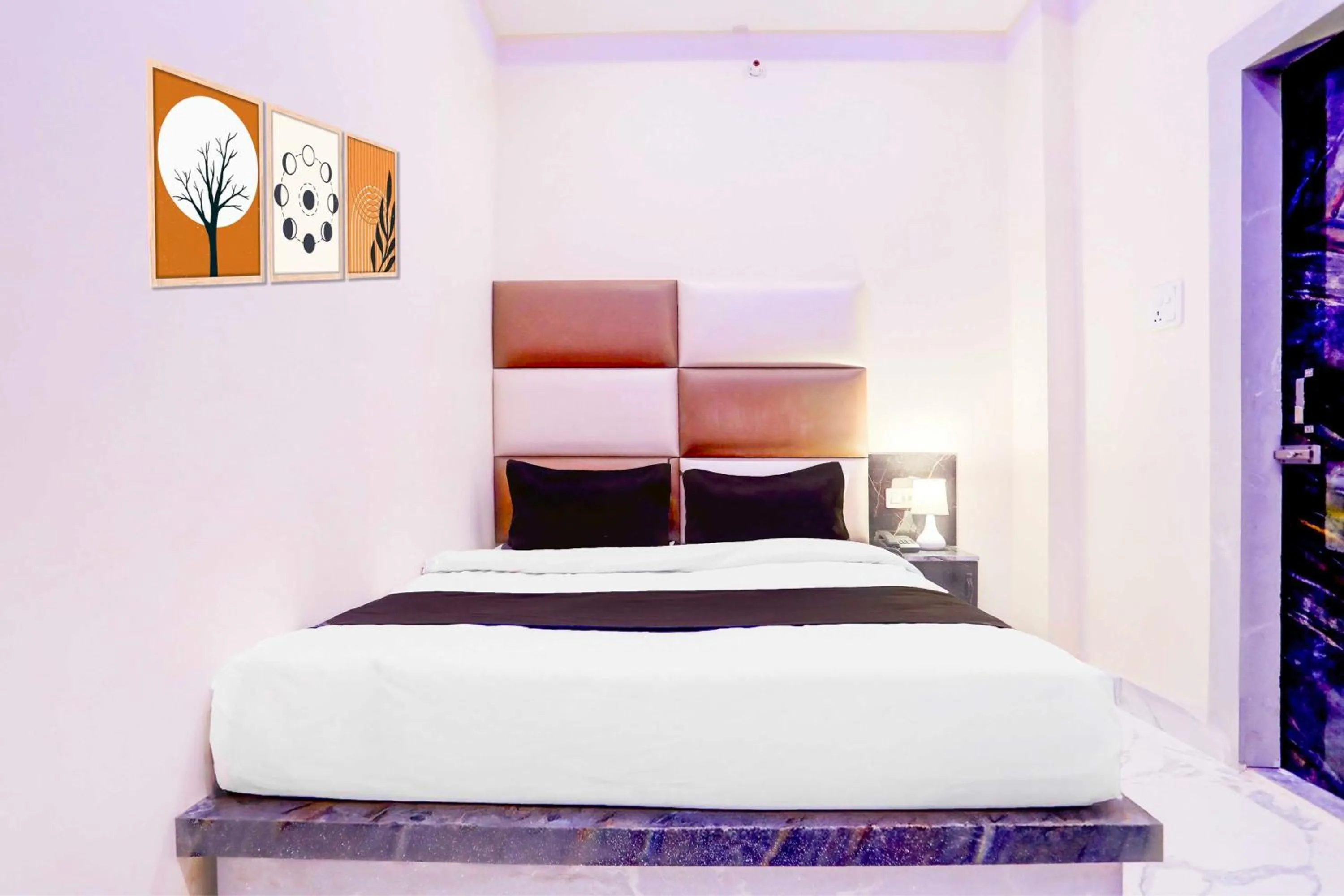 Bedroom, Bed in Hotel O Prayagraj Subedarganj Railway Station