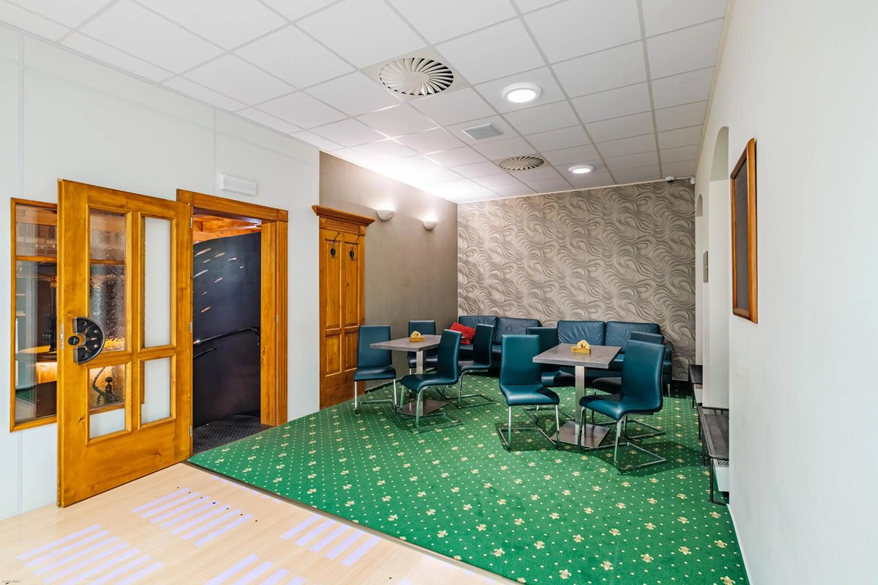 Restaurant/places to eat in Hotel Orličan