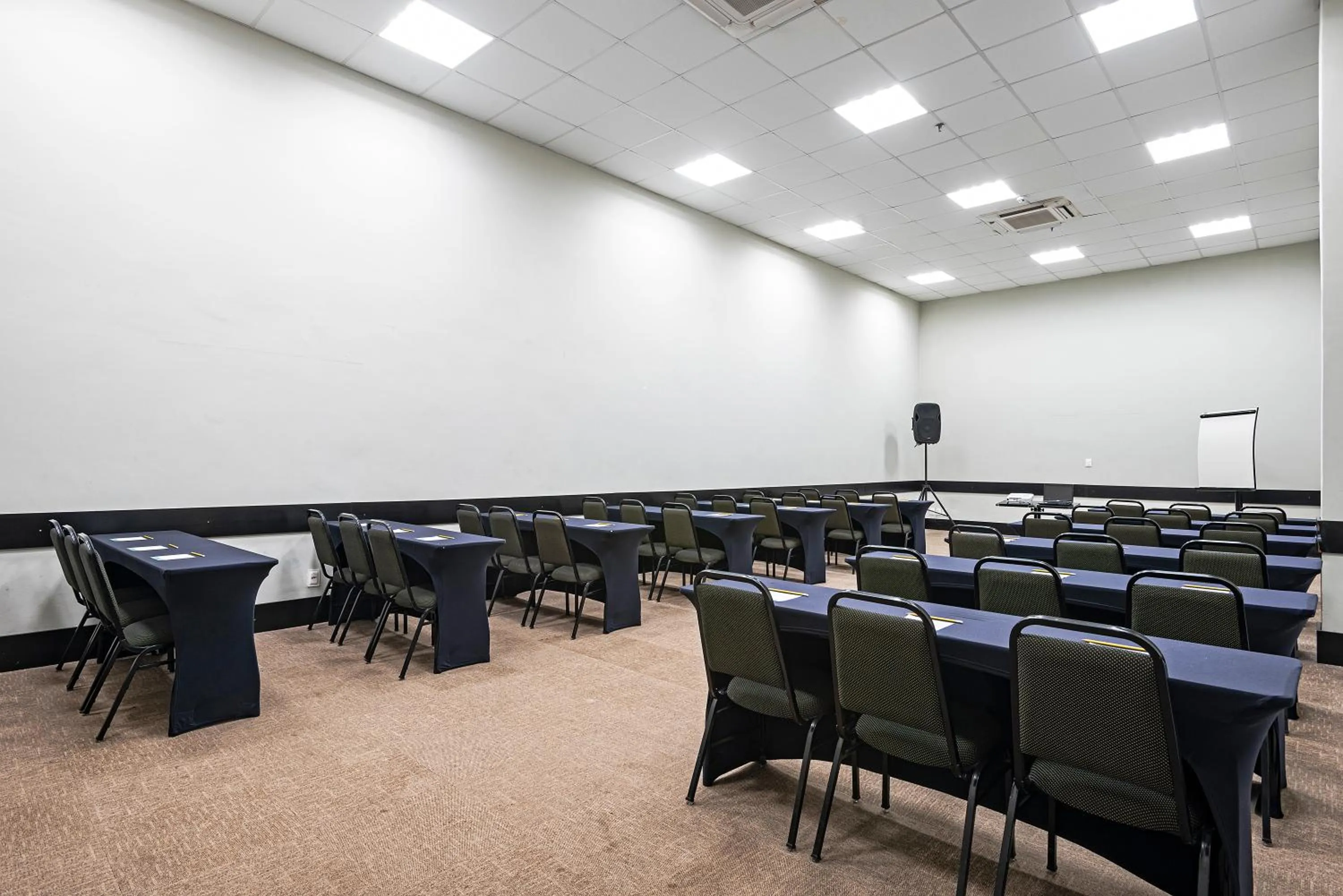 Meeting/conference room in Slim Cuiabá Aeroporto