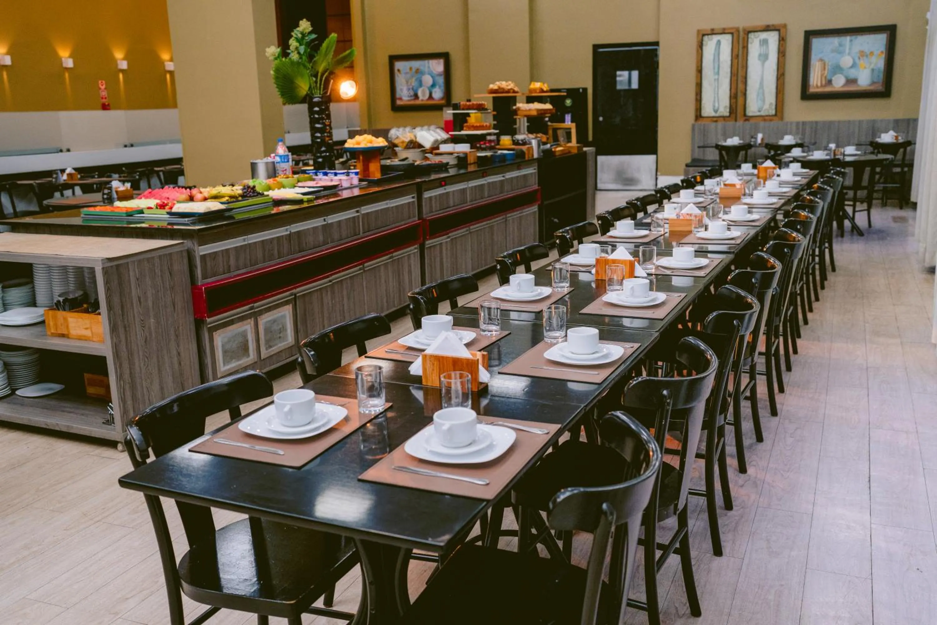 Dining area in Slim Cuiabá Aeroporto