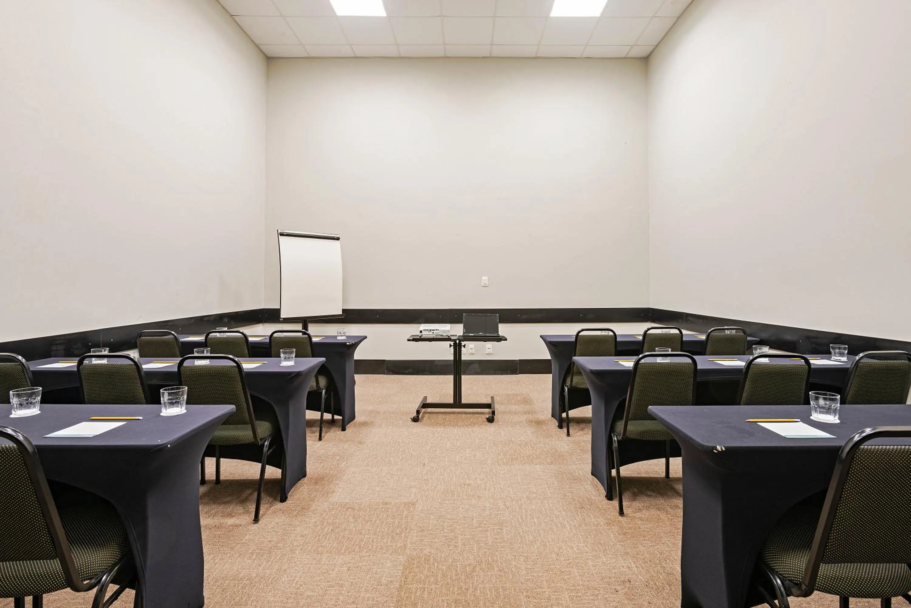 Meeting/conference room in Slim Cuiabá Aeroporto