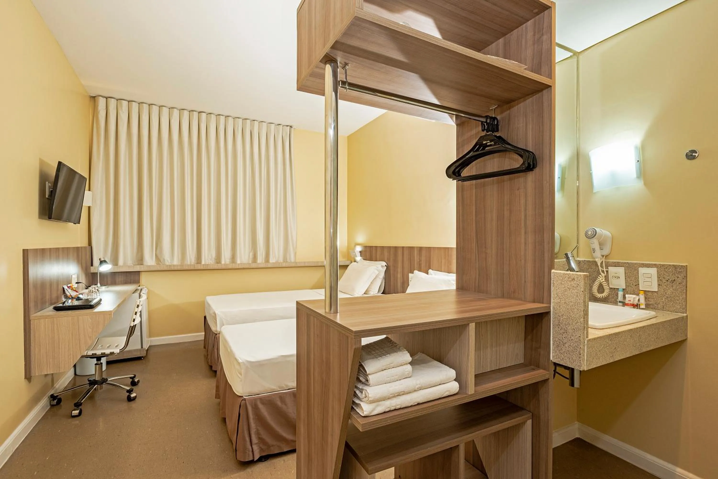 Bedroom, Bed in Slim Hotel Cuiabá Aeroporto