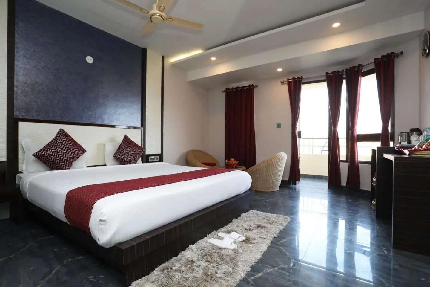 Deluxe Double Room with Balcony and Sea View in Hotel Swimming Sea Facing