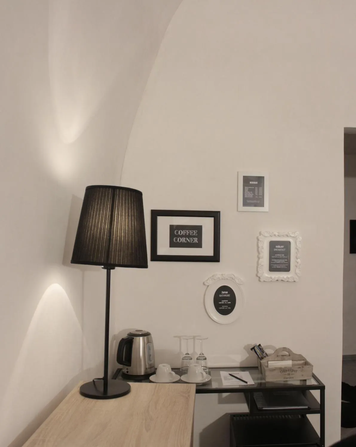 Coffee/tea facilities in Gavalier Design Rooms