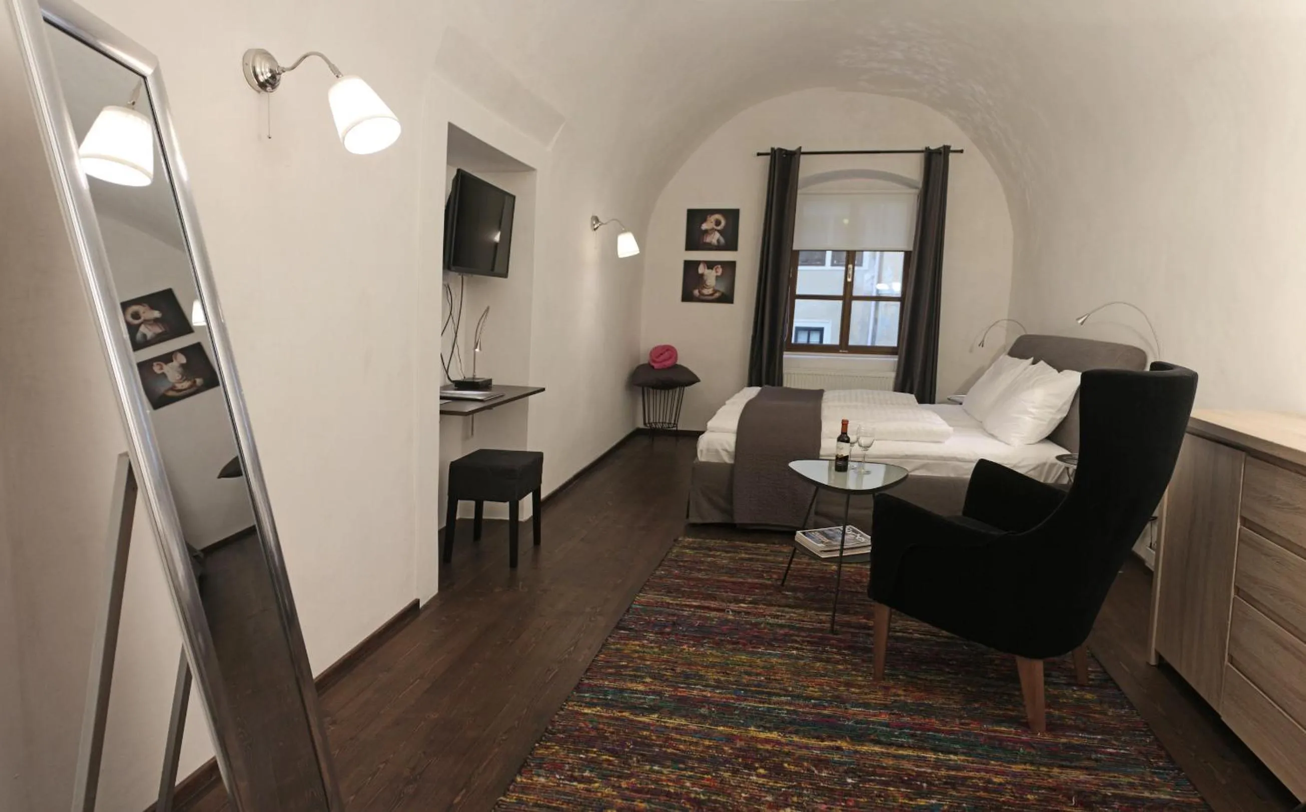 Photo of the whole room, Bed in Gavalier Design Rooms