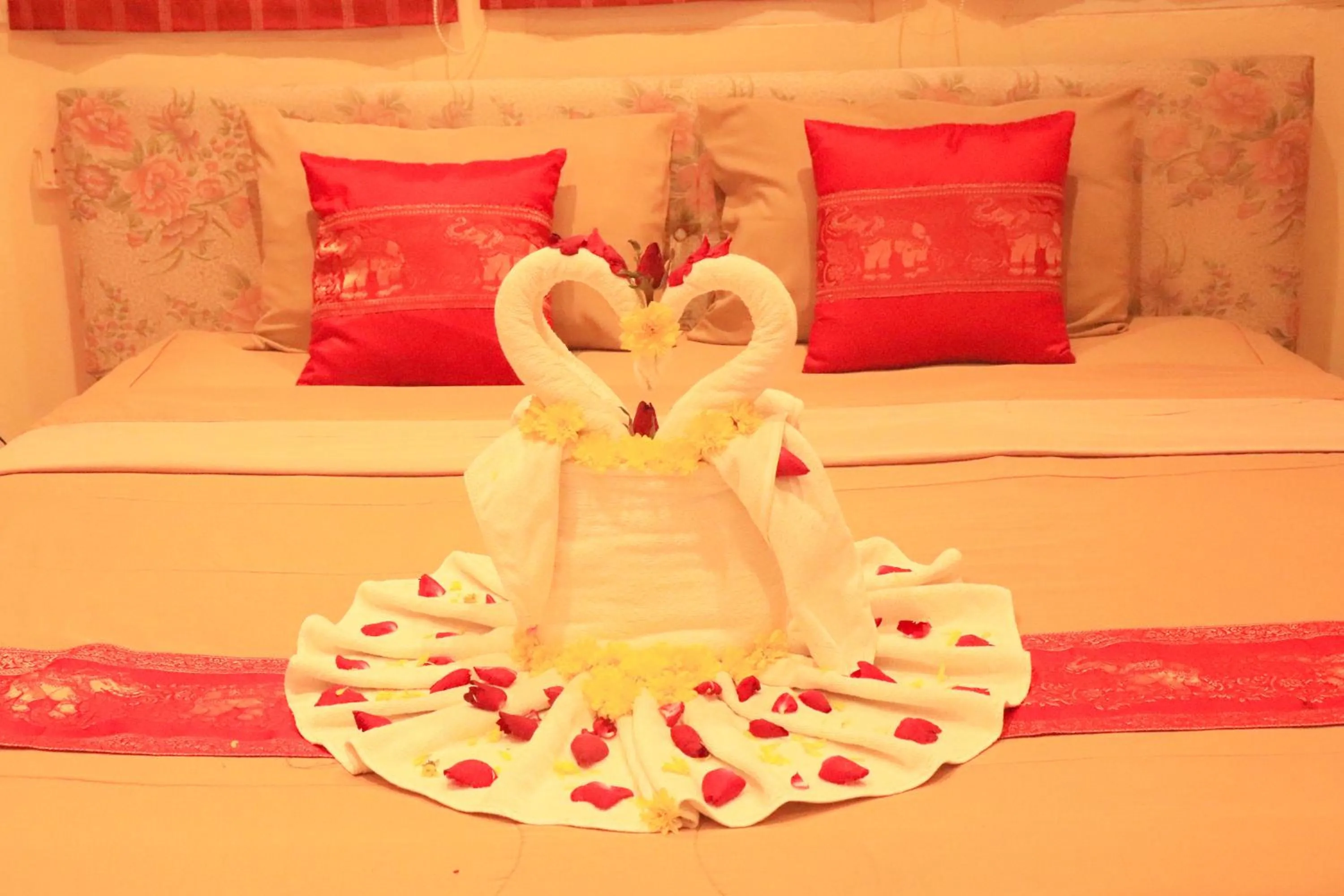 Rouge Service Apartments, Soi Buakhao