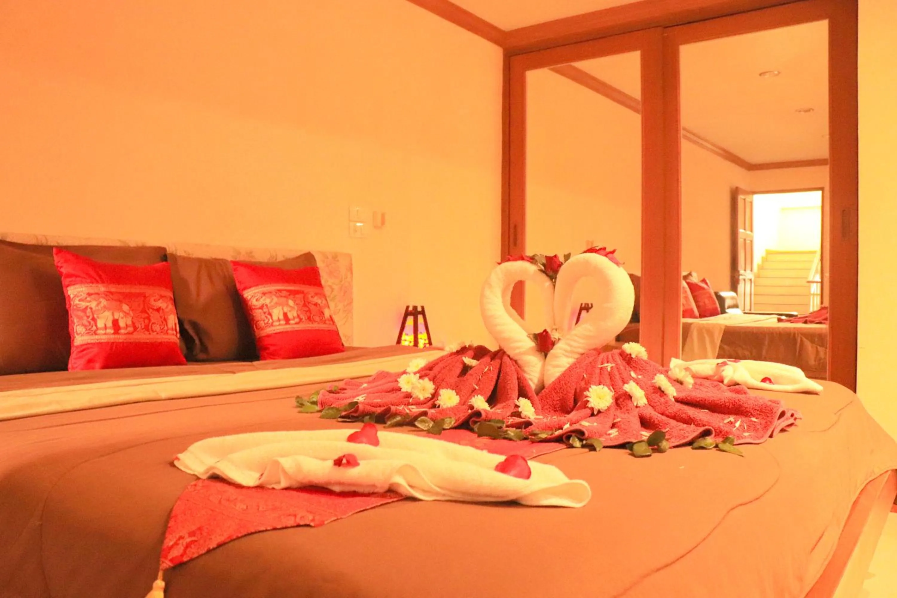 Rouge Service Apartments, Soi Buakhao