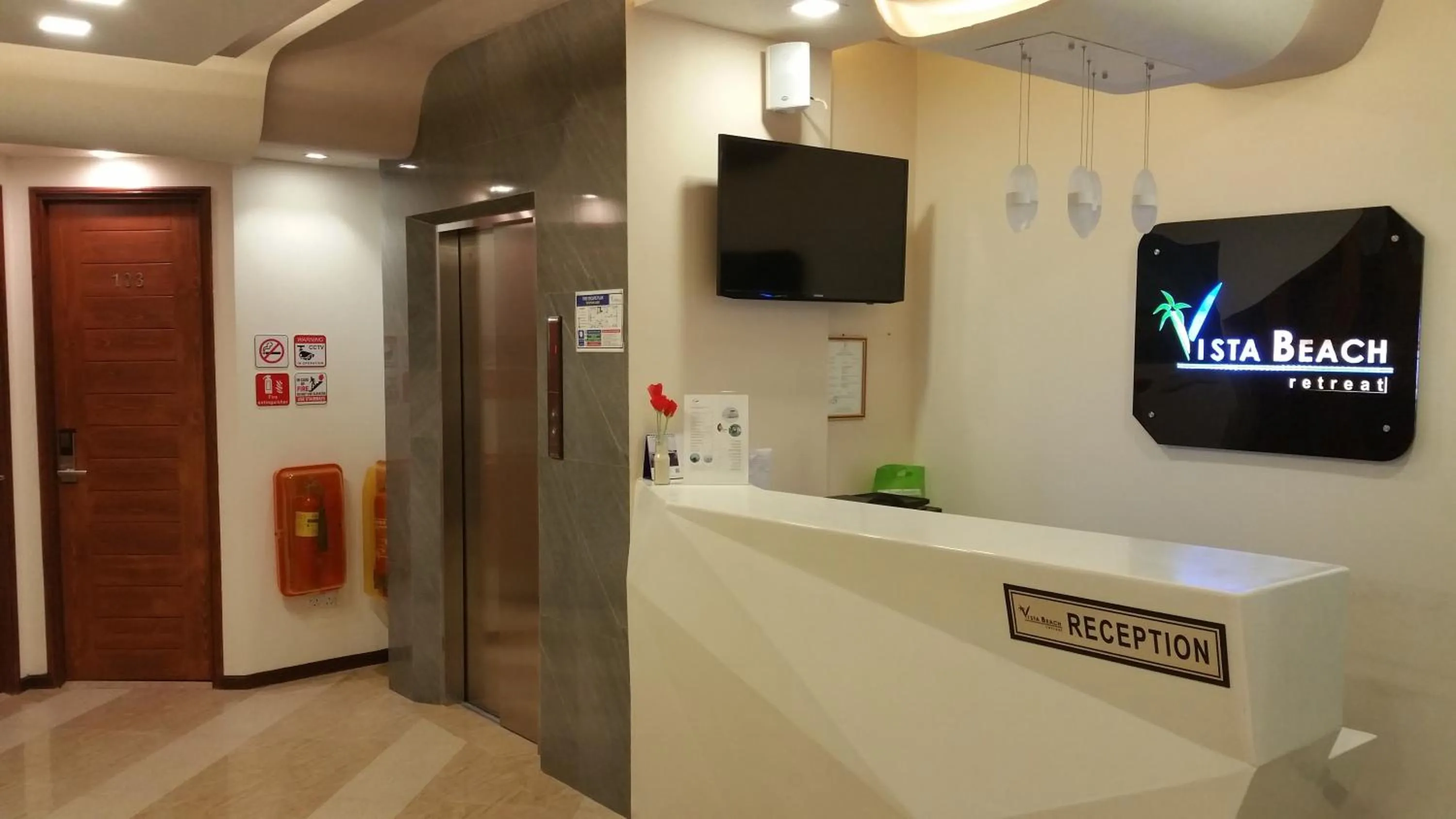 Communal lounge/ TV room in Vista Beach Retreat