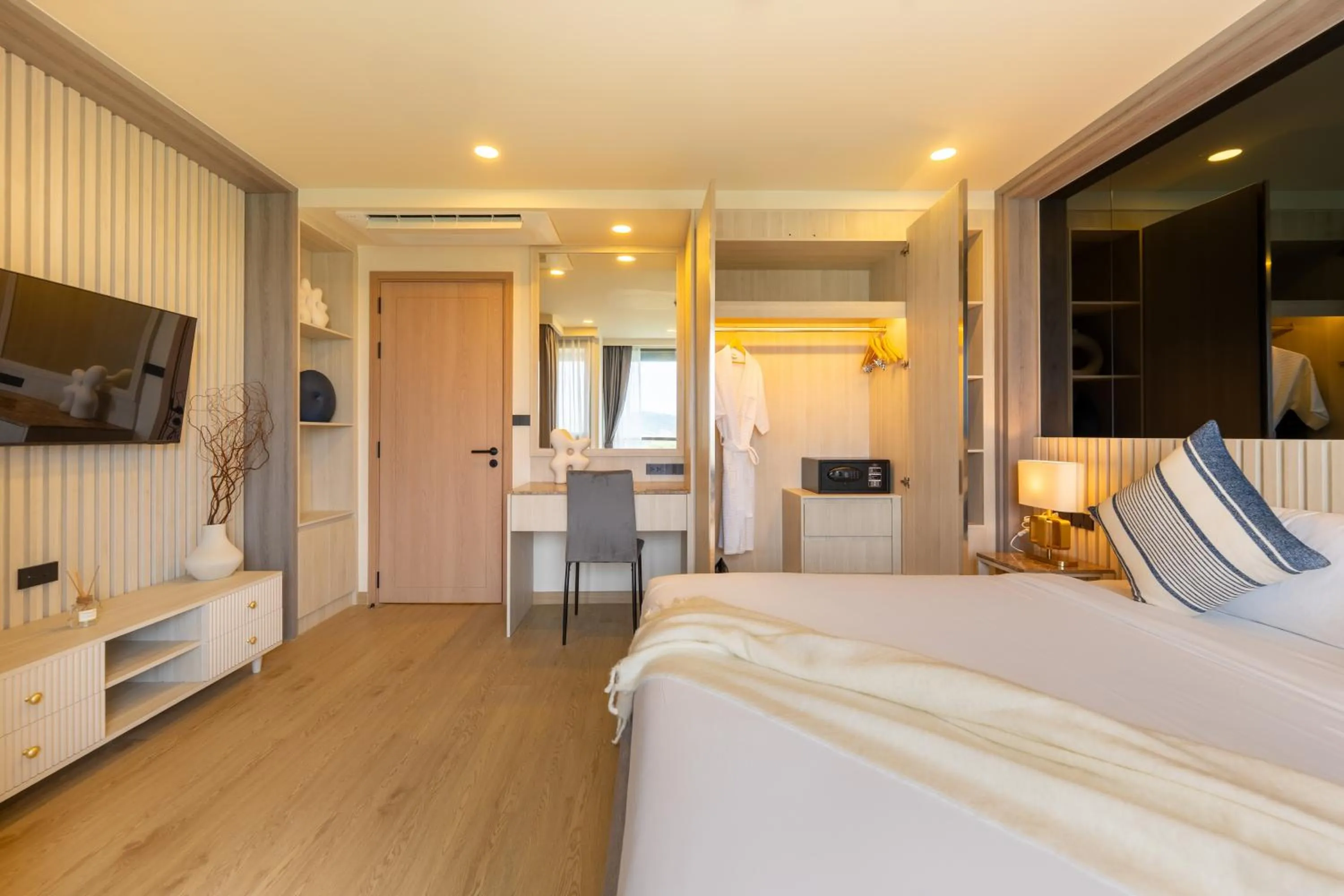 Bedroom, Bed in The Ozone Residences Bangtao