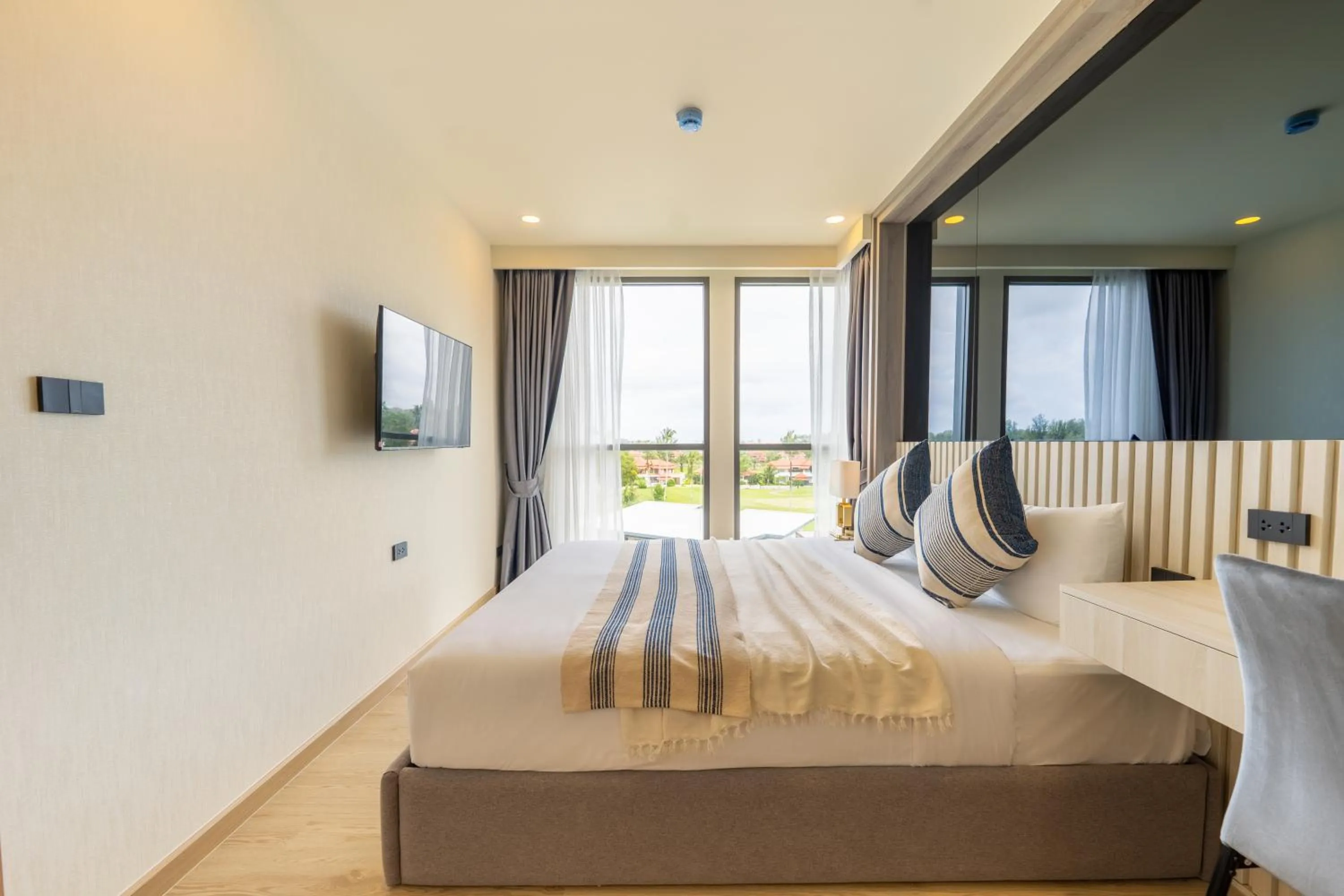 Bedroom, Bed in The Ozone Residences Bangtao