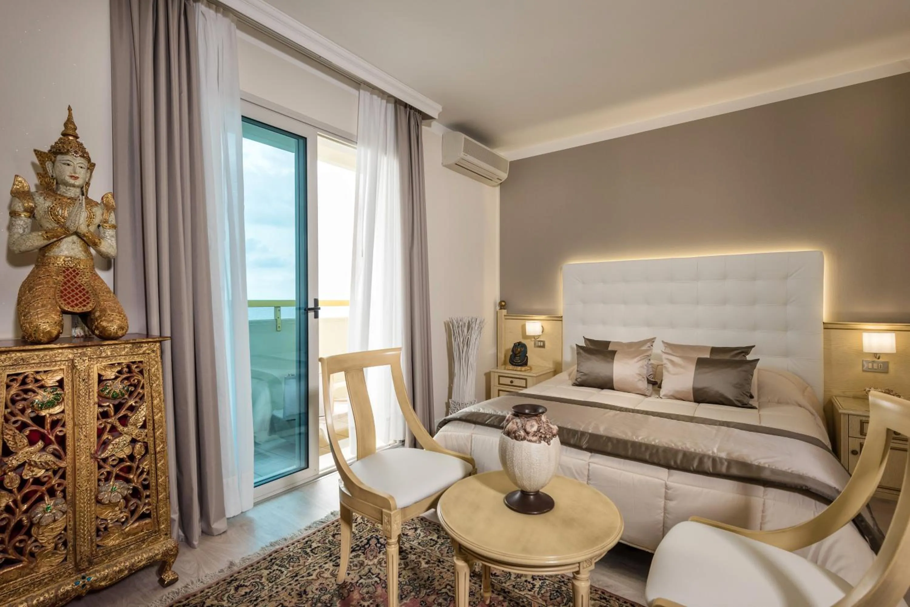 Photo of the whole room, Bed in Luxor e Cairo The Beach Resort