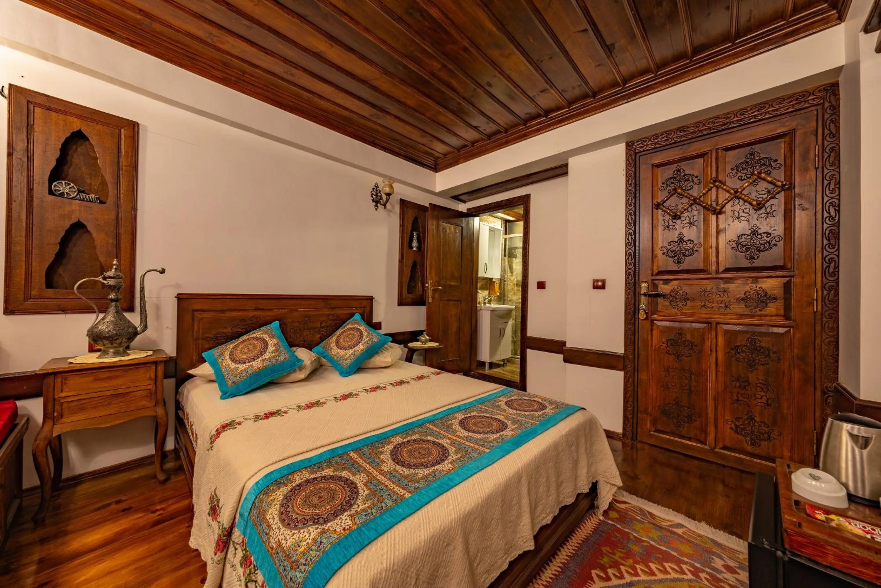 Photo of the whole room, Bed in Safranbolu Seyi̇r Konak Otel