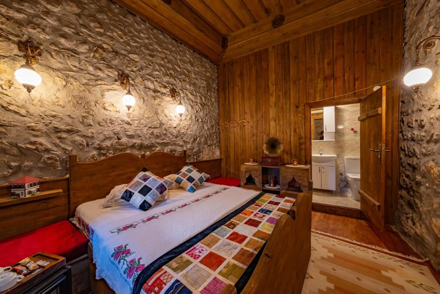 Bed in Safranbolu Seyi̇r Konak Otel