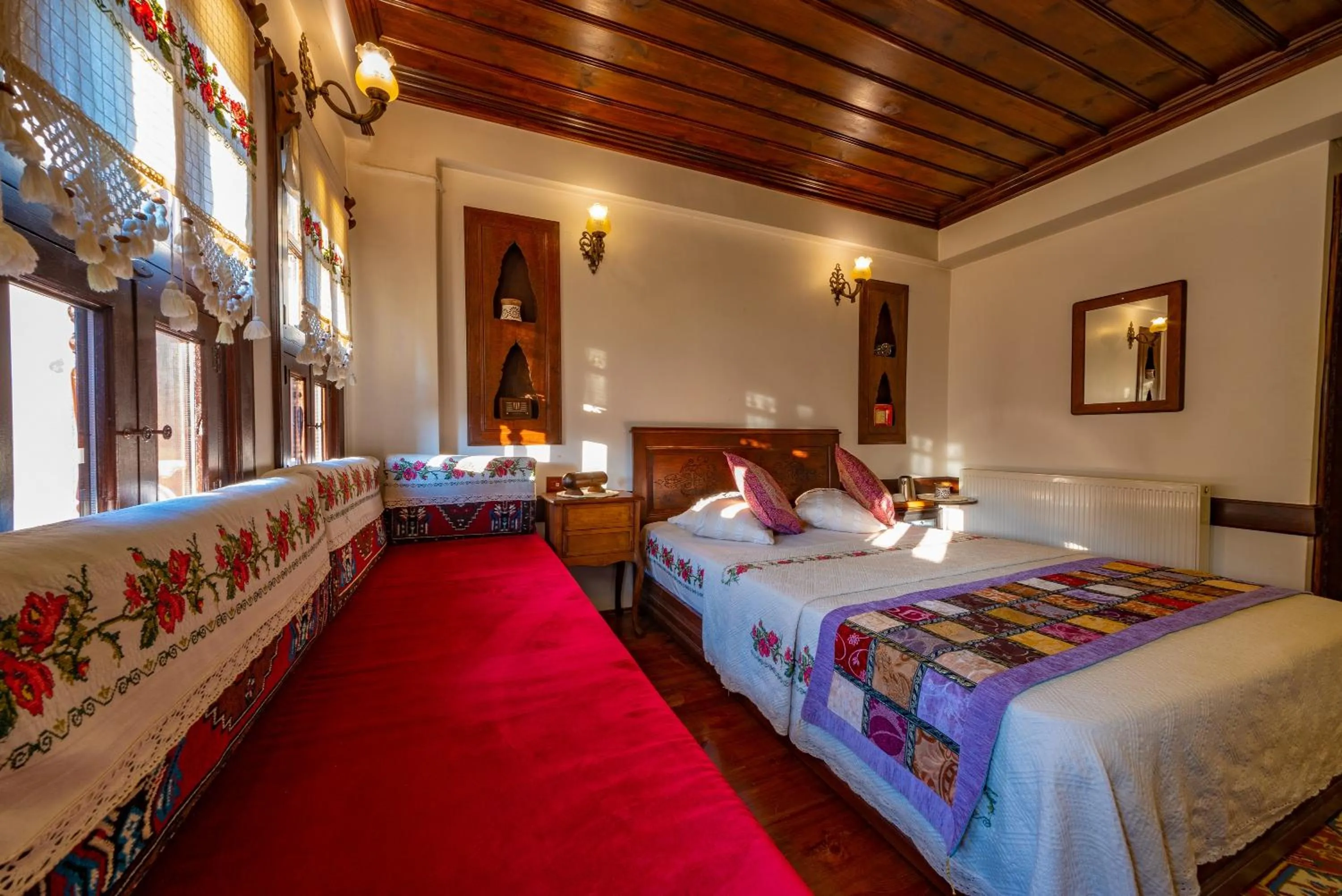 Photo of the whole room, Bed in Safranbolu Seyi̇r Konak Otel