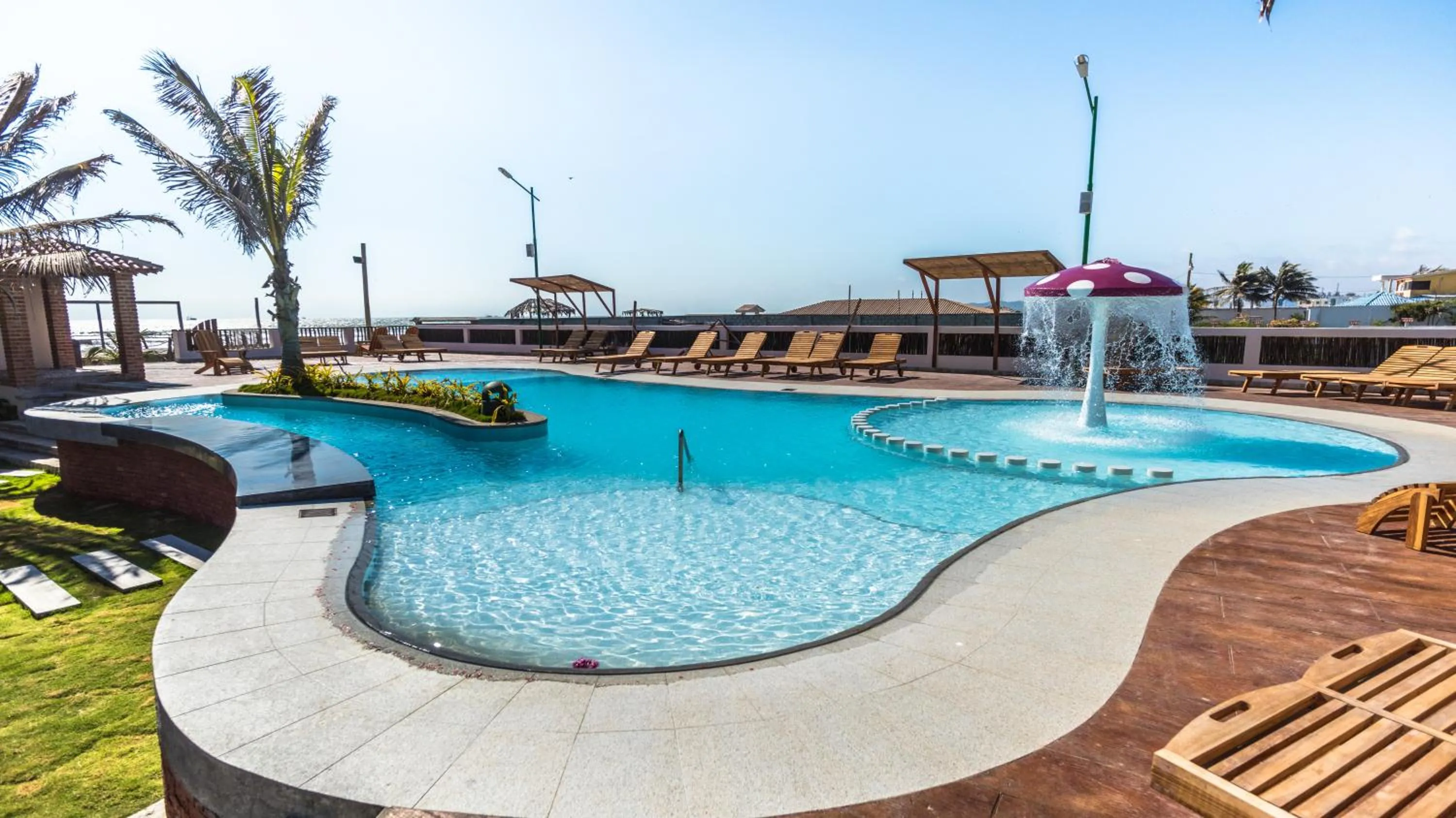 Swimming pool in Playa Paraíso