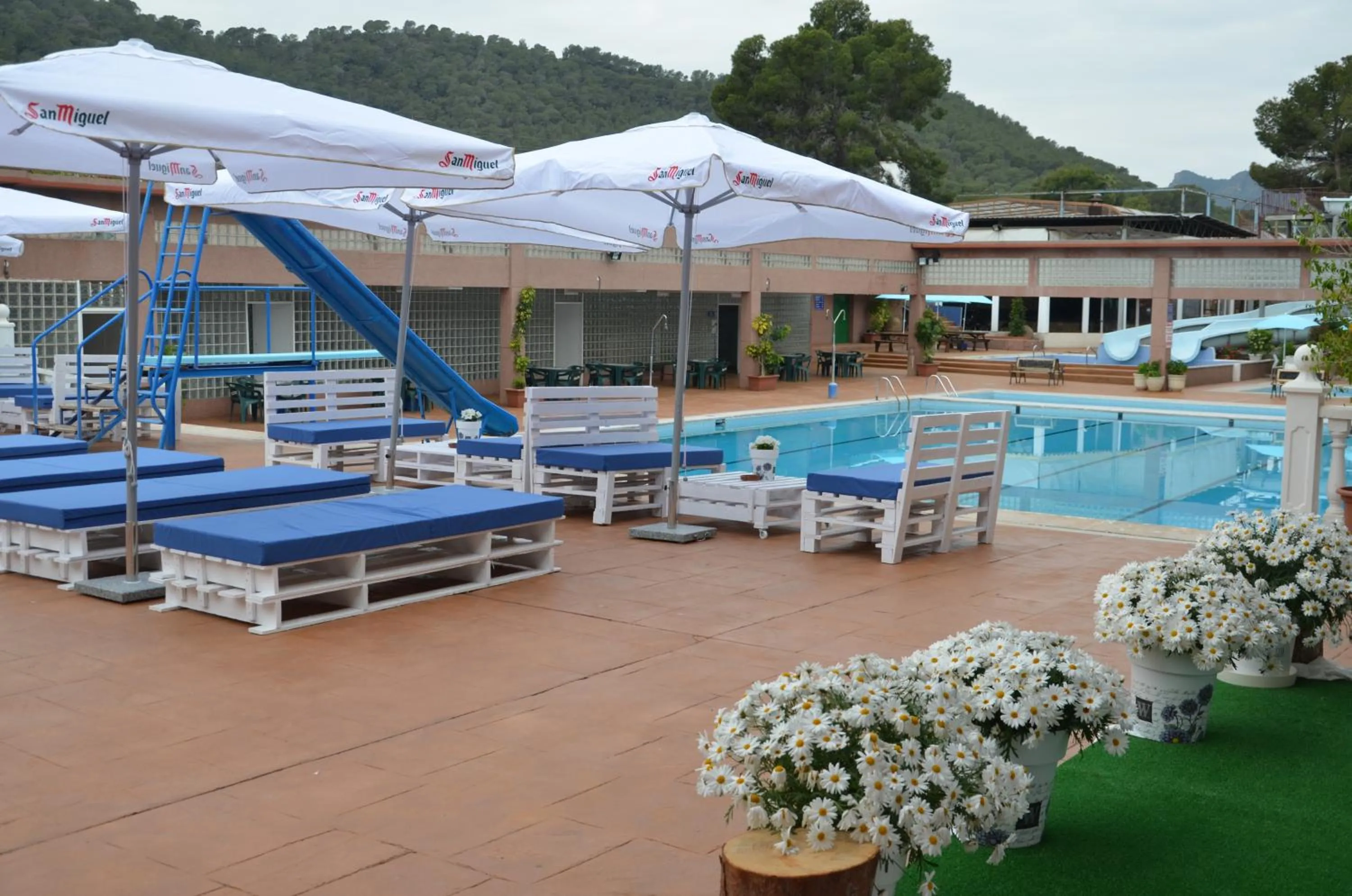 Swimming pool in Complejo Turistico la Pinada