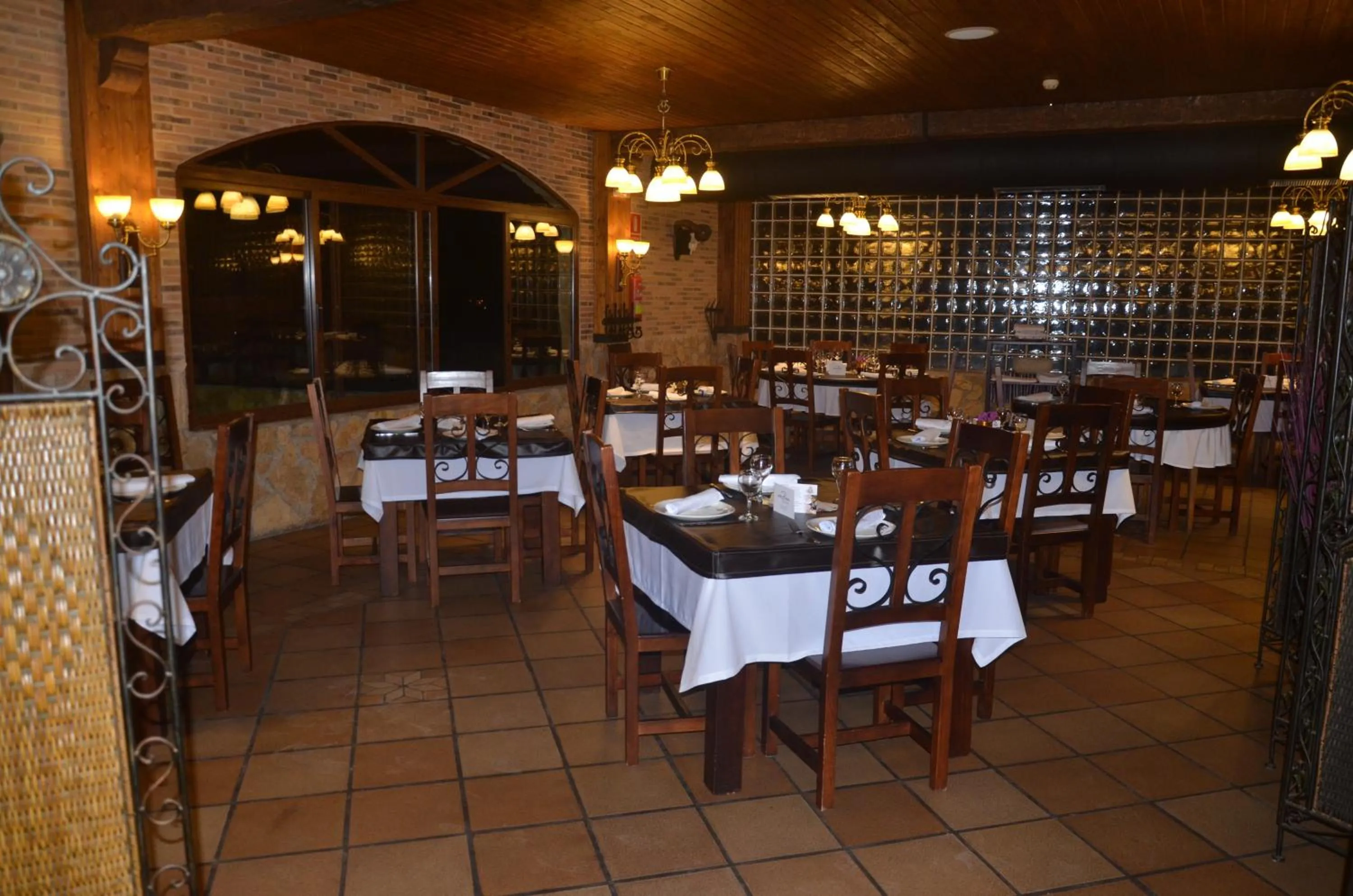 Restaurant/places to eat in Complejo Turistico la Pinada