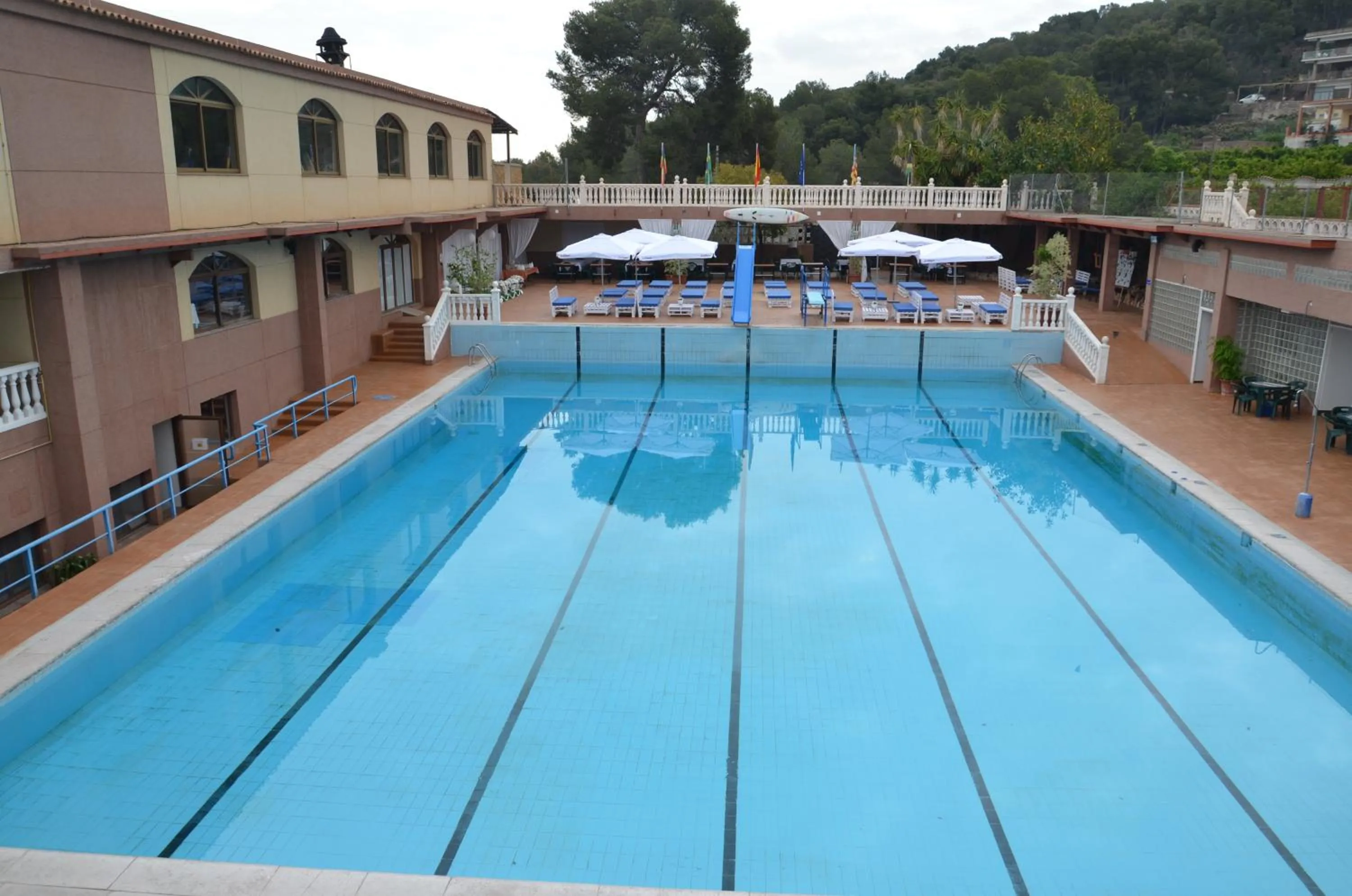 Swimming pool in Complejo Turistico la Pinada
