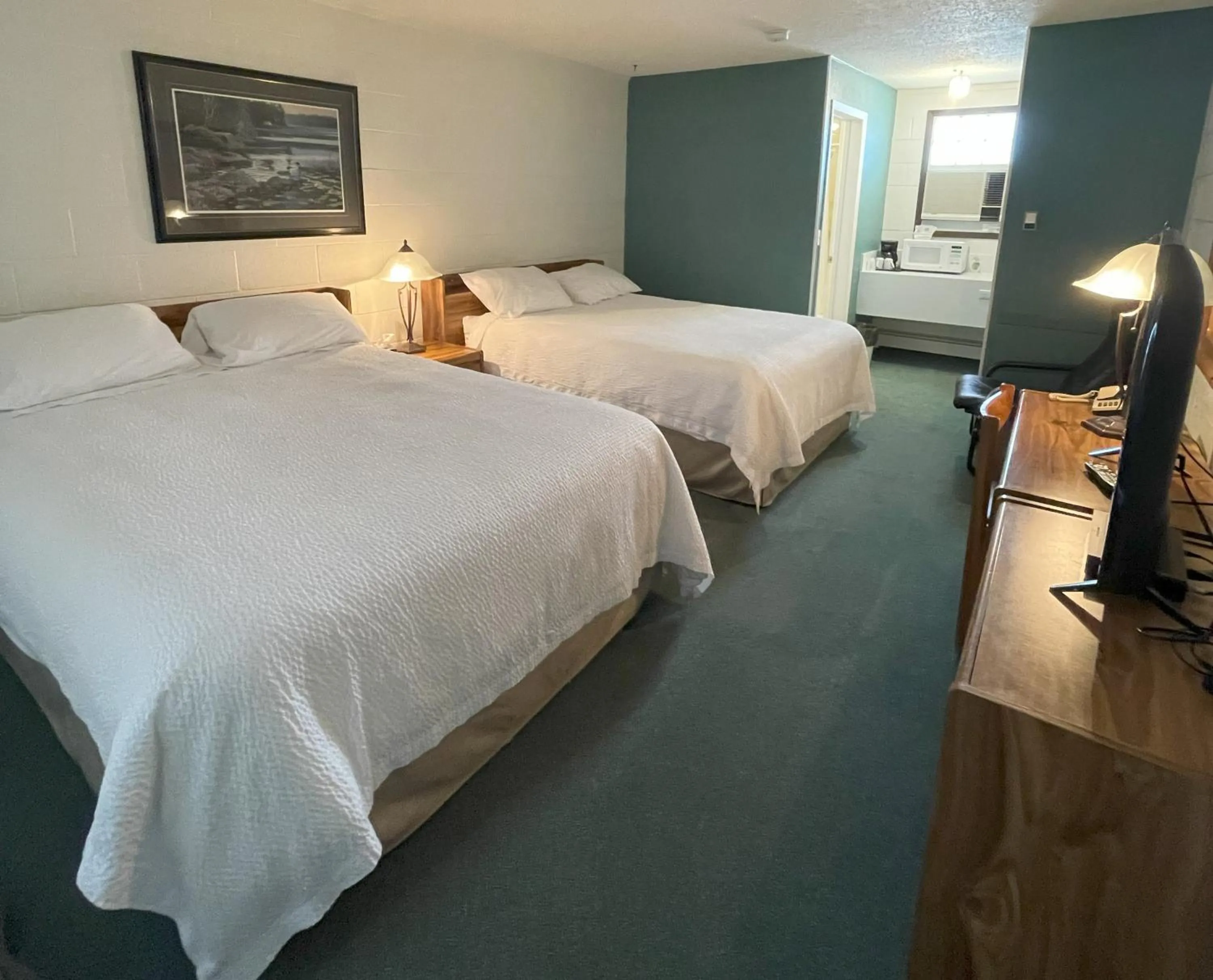 Bedroom, Bed in Rest Easy Motel