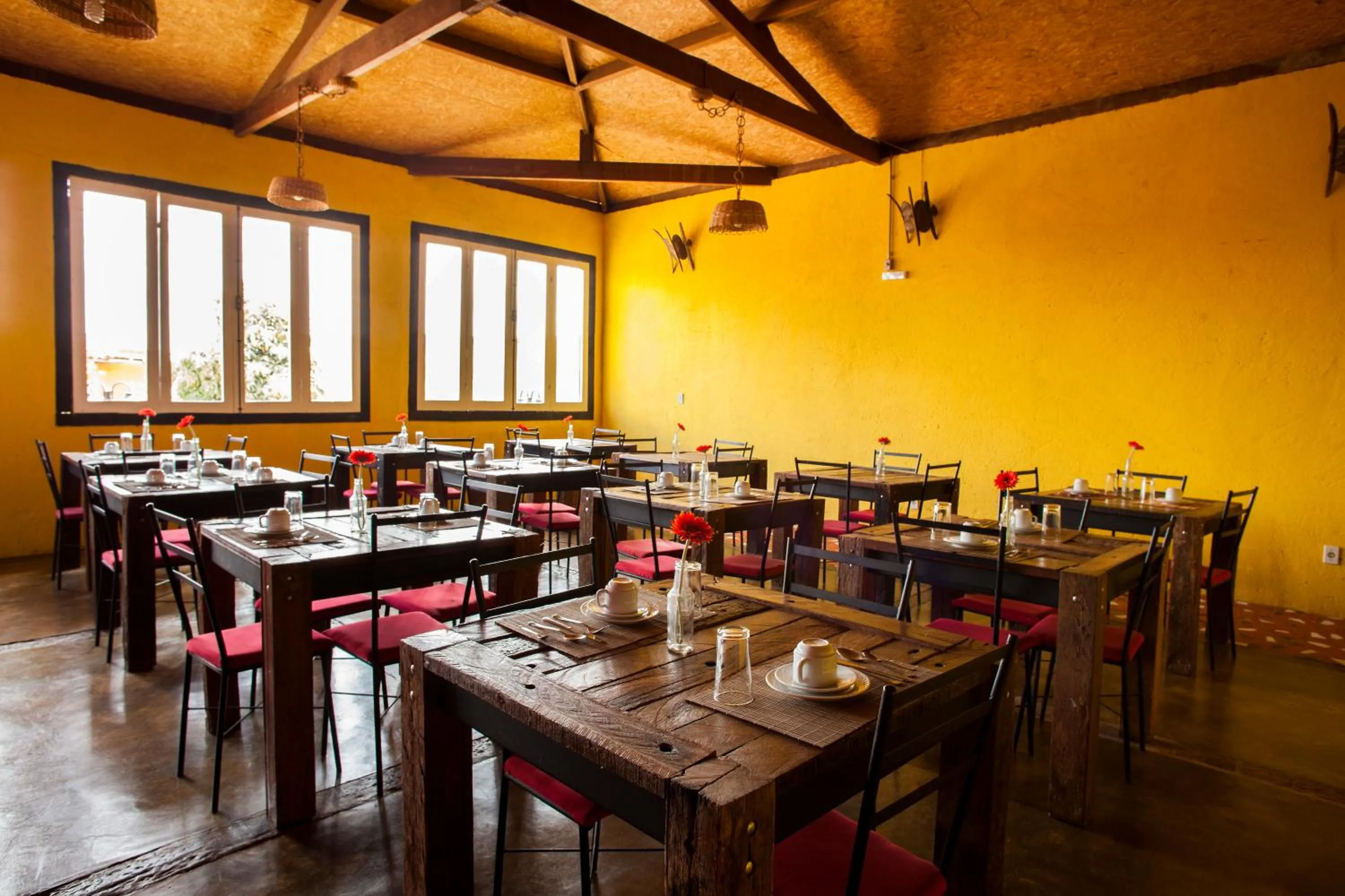 Restaurant/places to eat in Pousada Província